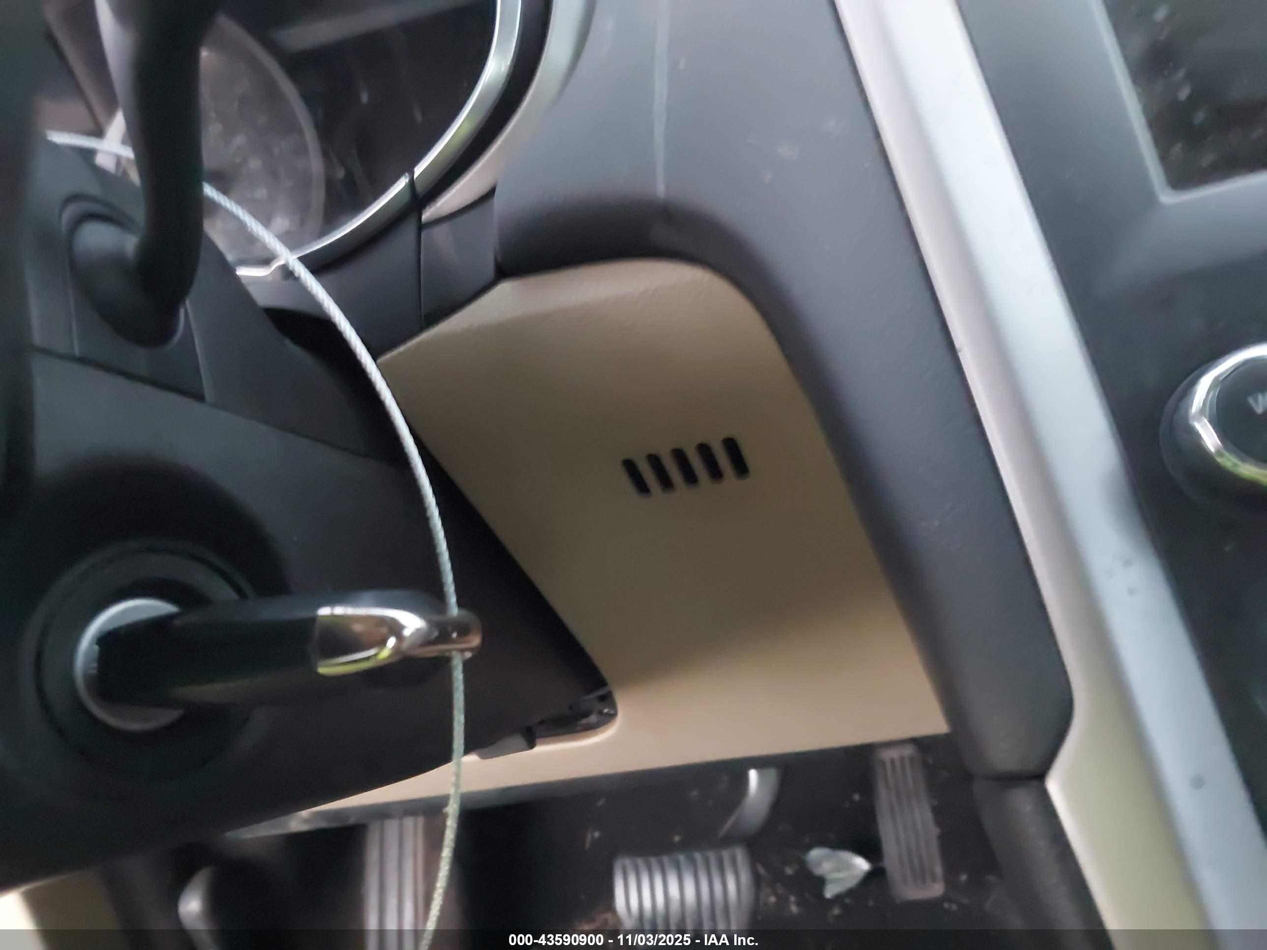 FORD FUSION image 11