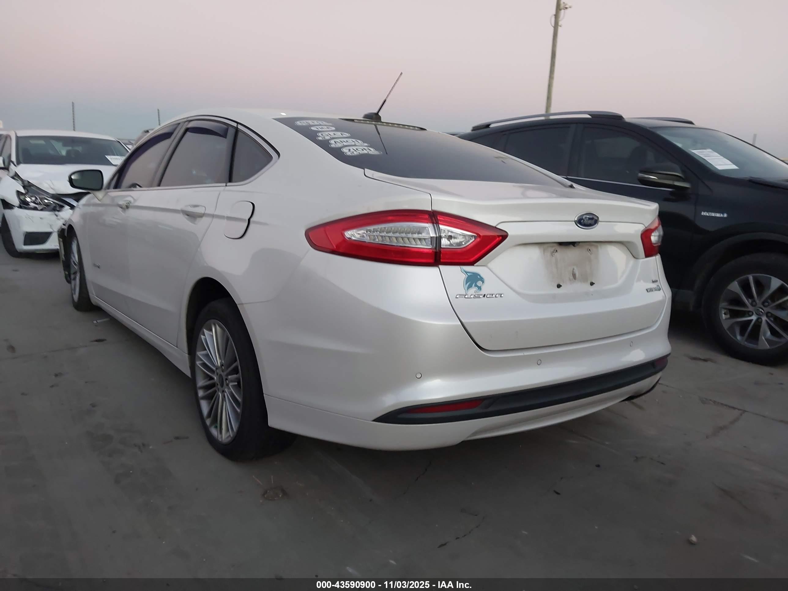 FORD FUSION image 3
