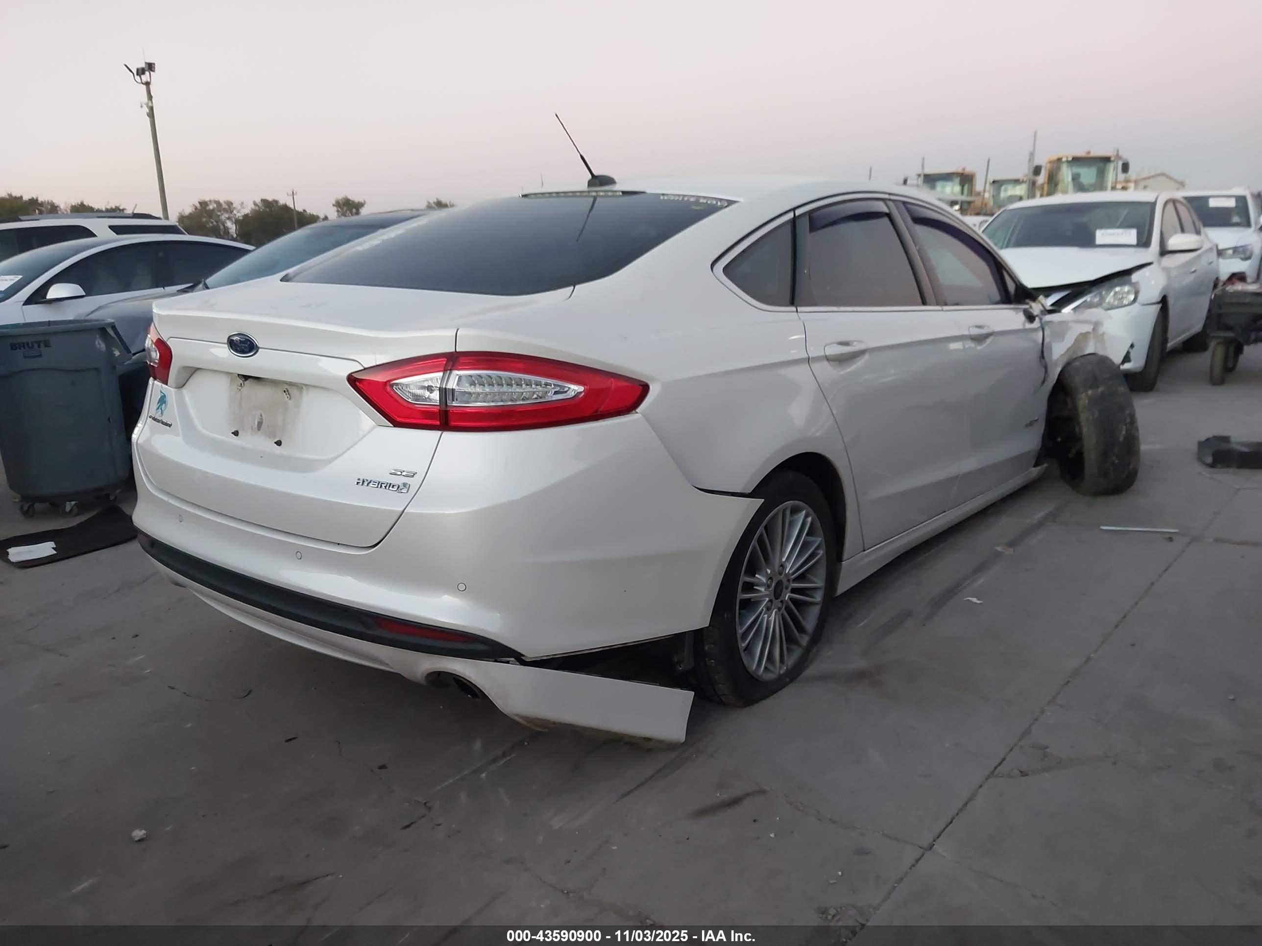 FORD FUSION image 4