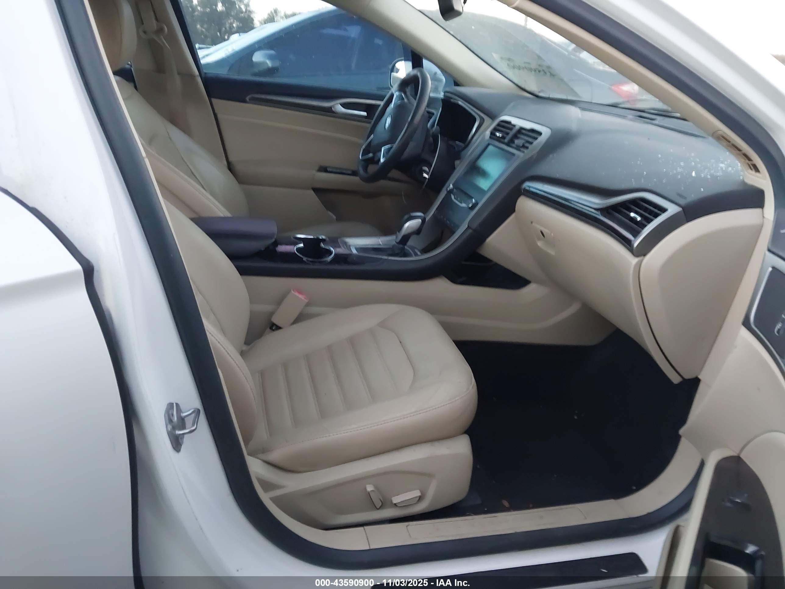 FORD FUSION image 5