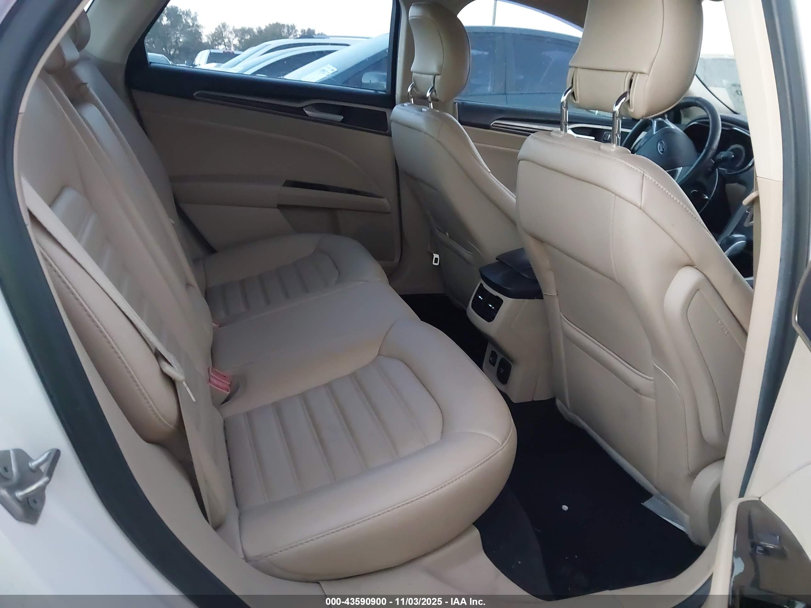 FORD FUSION image 8