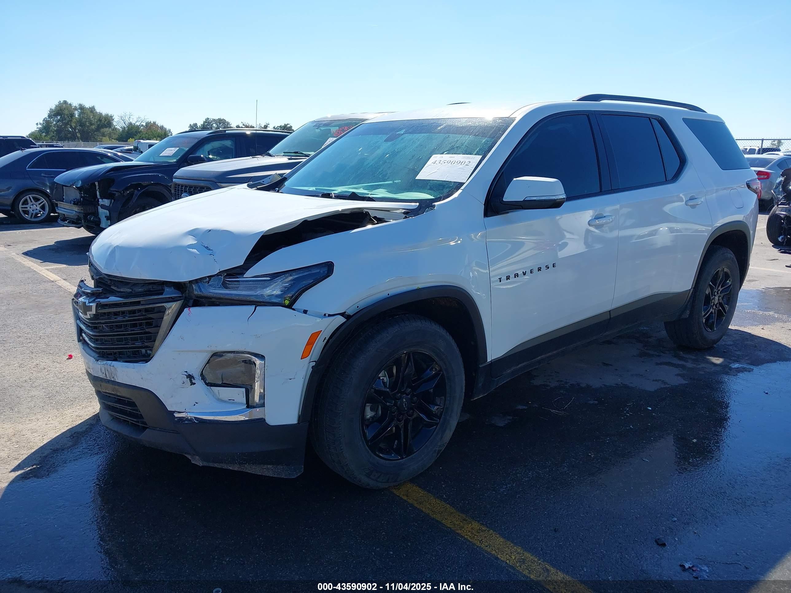 CHEVROLET TRAVERSE image 2