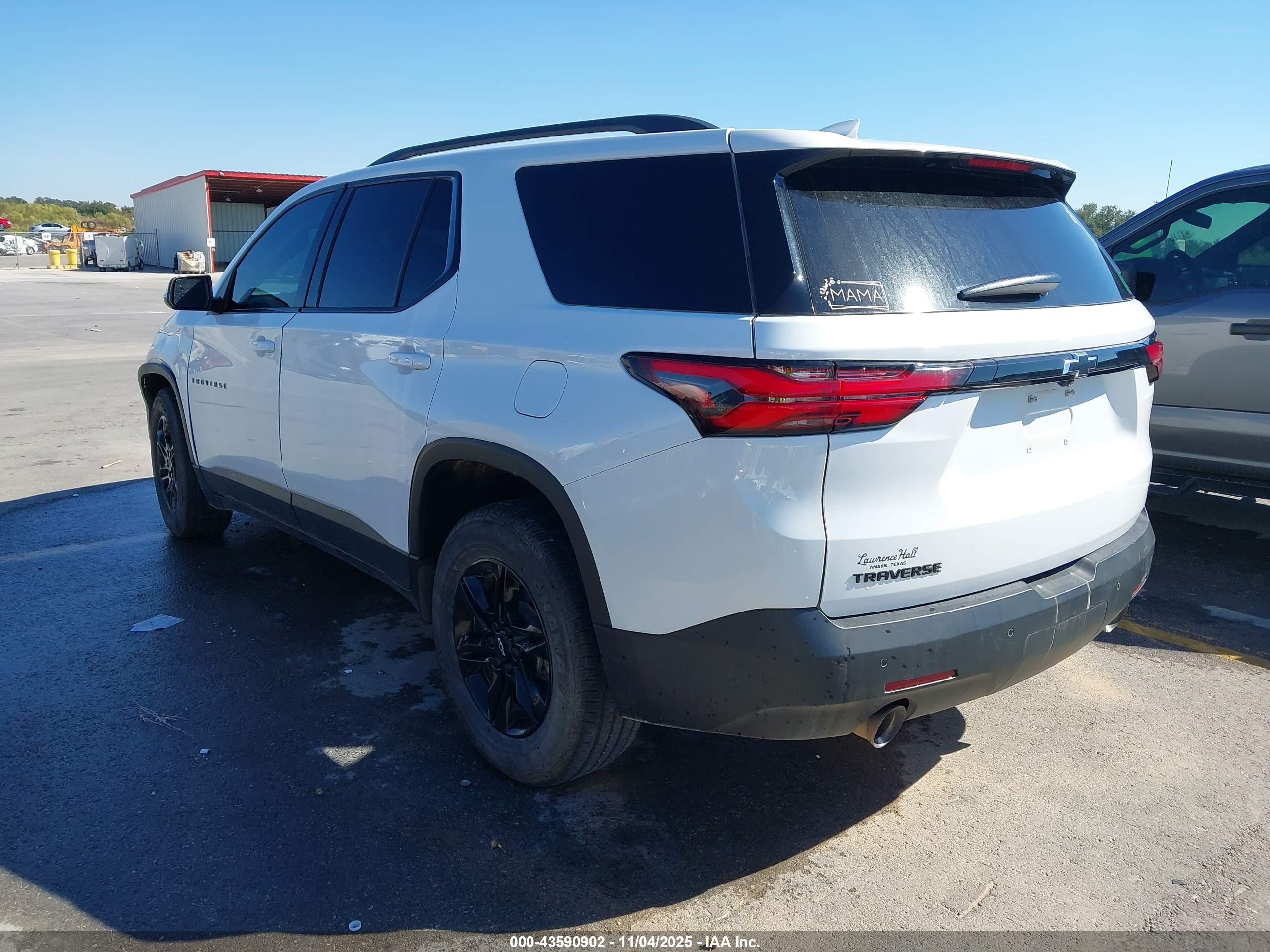 CHEVROLET TRAVERSE image 3