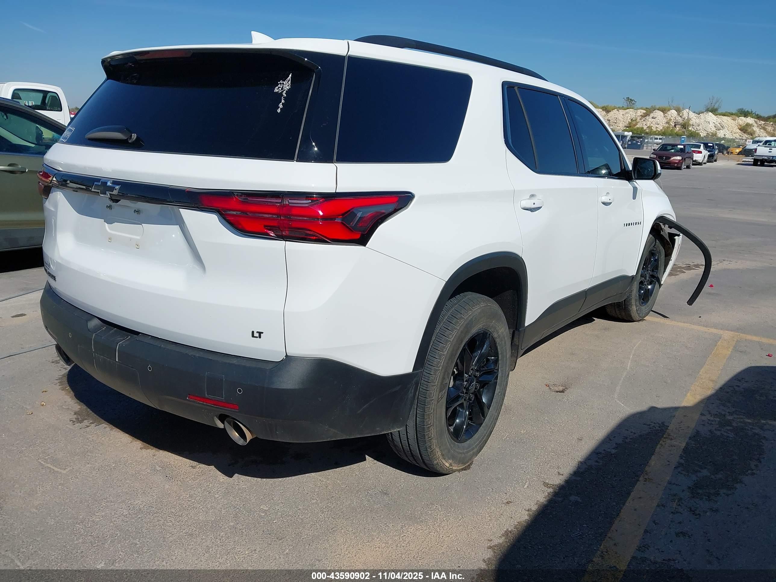 CHEVROLET TRAVERSE image 4