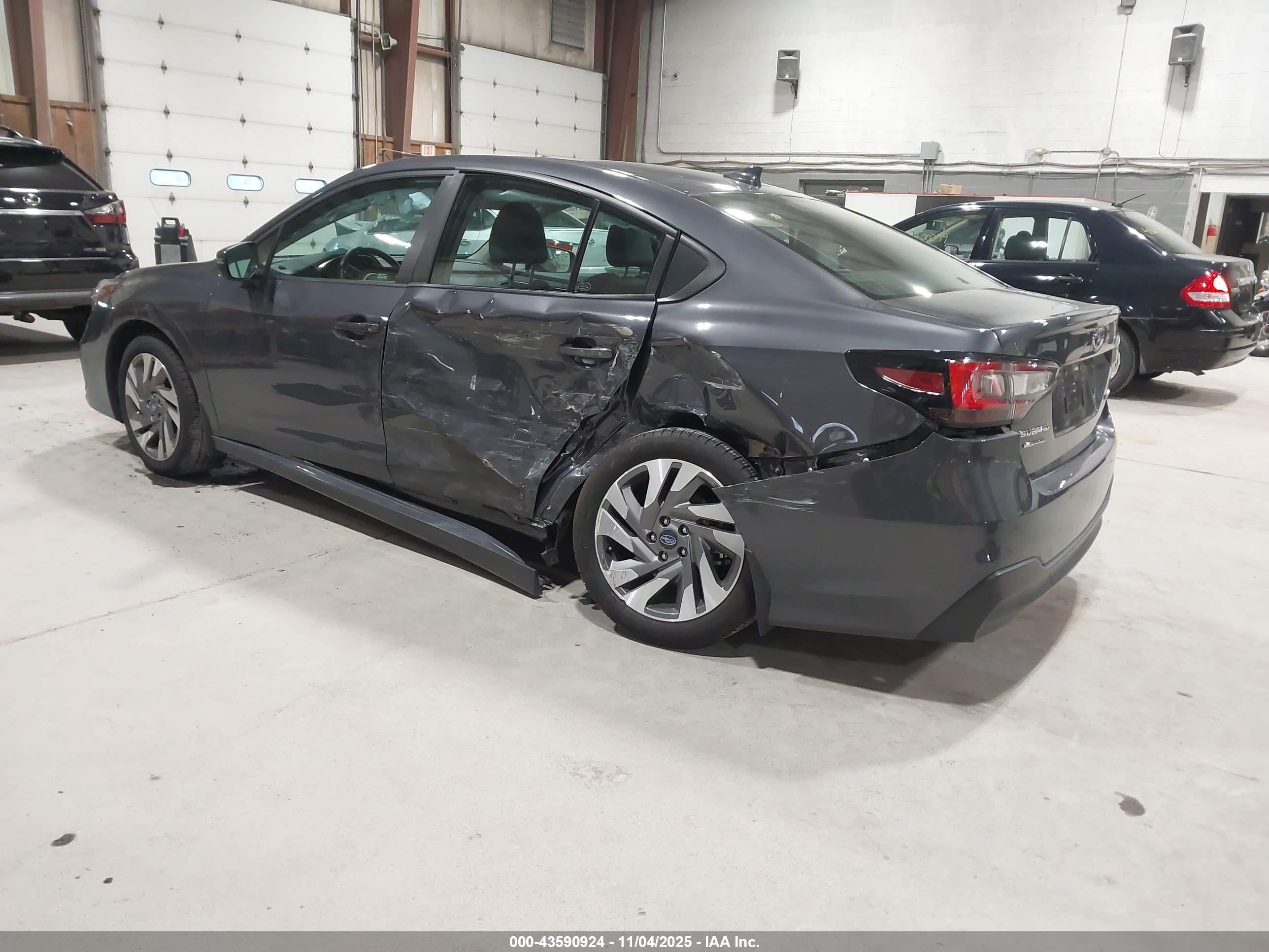 SUBARU LEGACY image 3