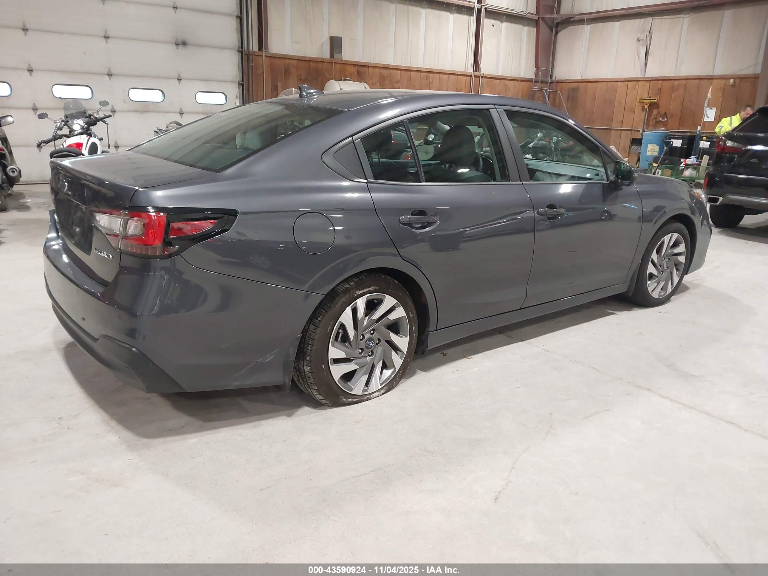 SUBARU LEGACY image 4