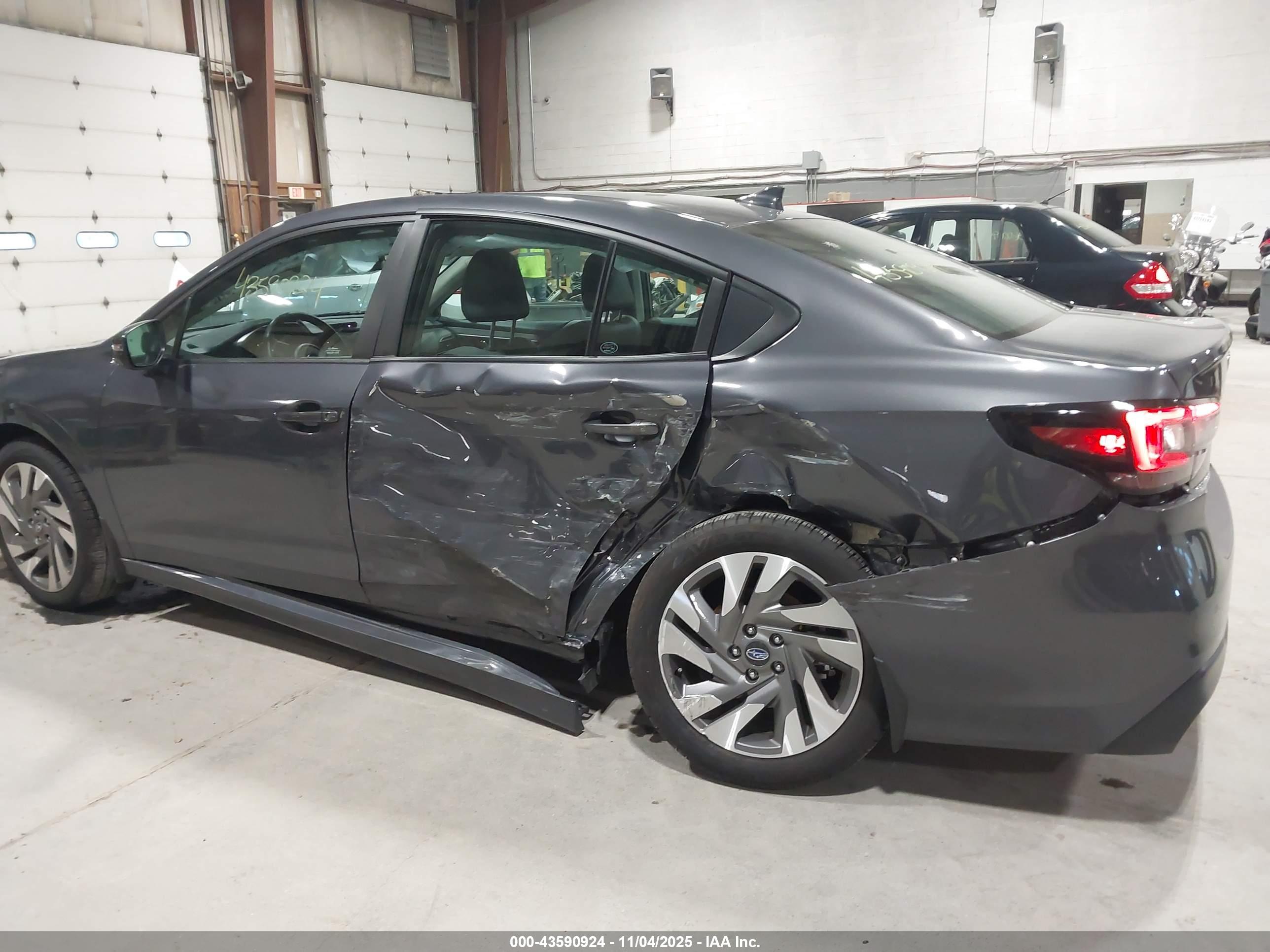 SUBARU LEGACY image 6