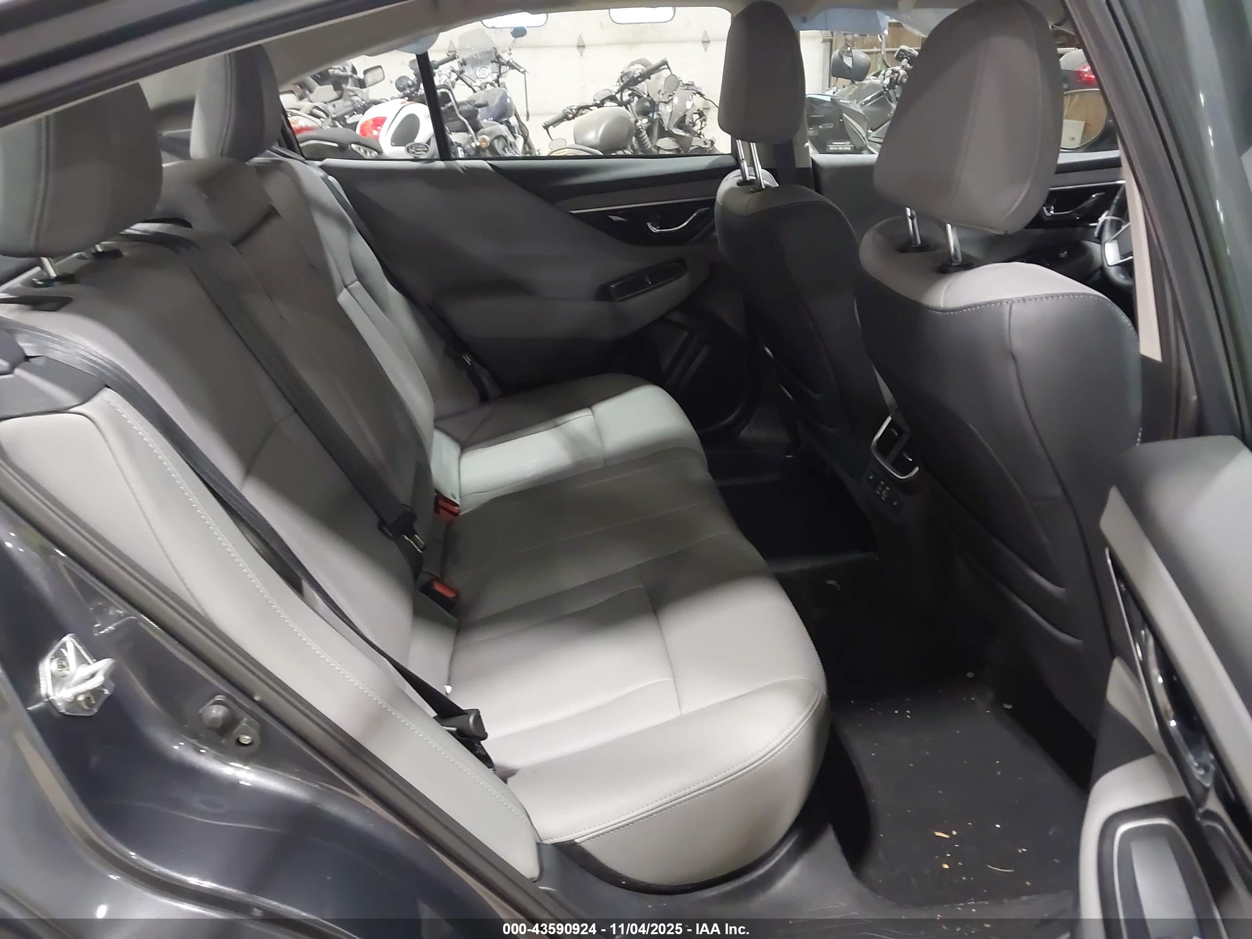 SUBARU LEGACY image 8