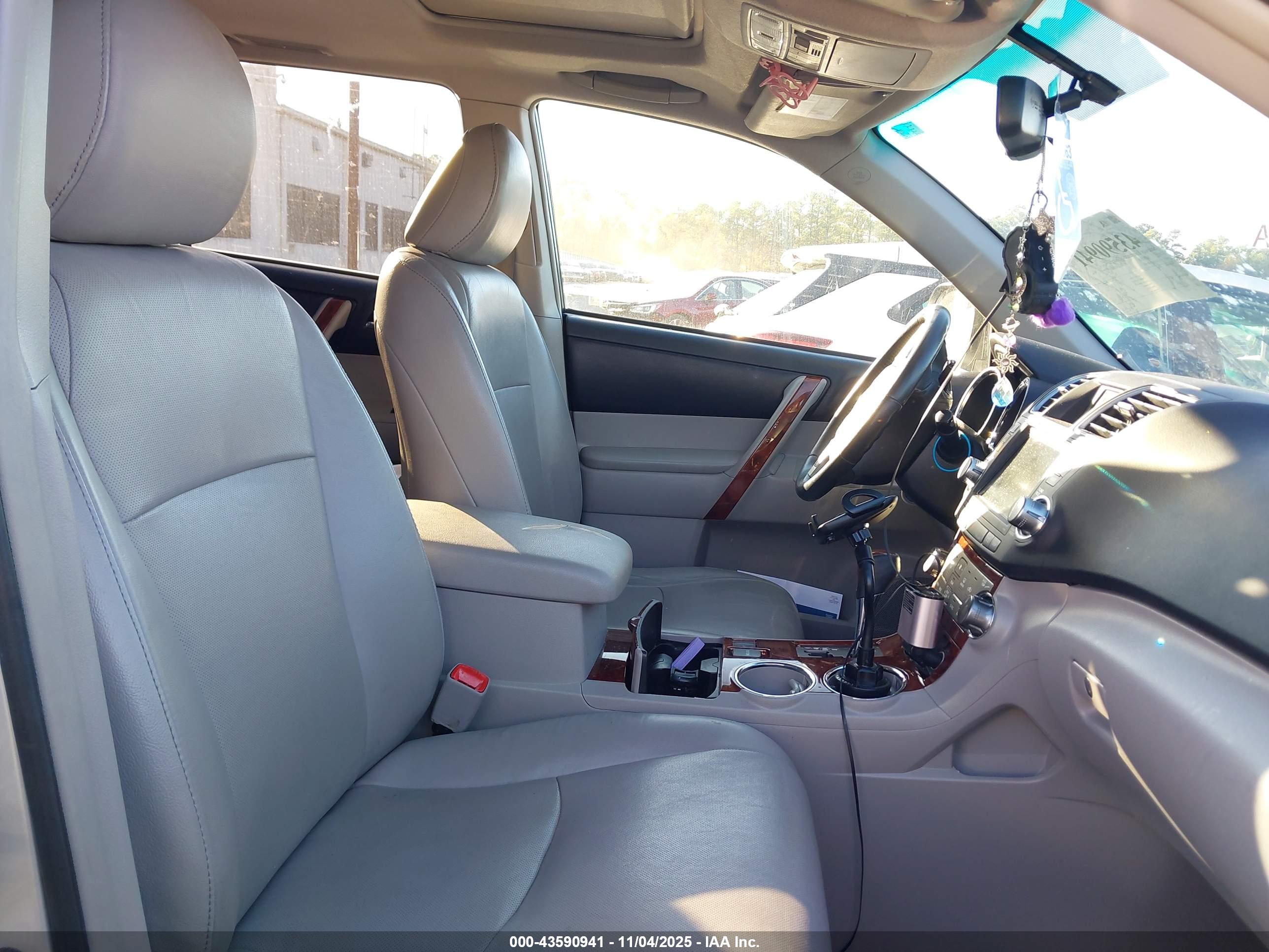 TOYOTA HIGHLANDER image 5
