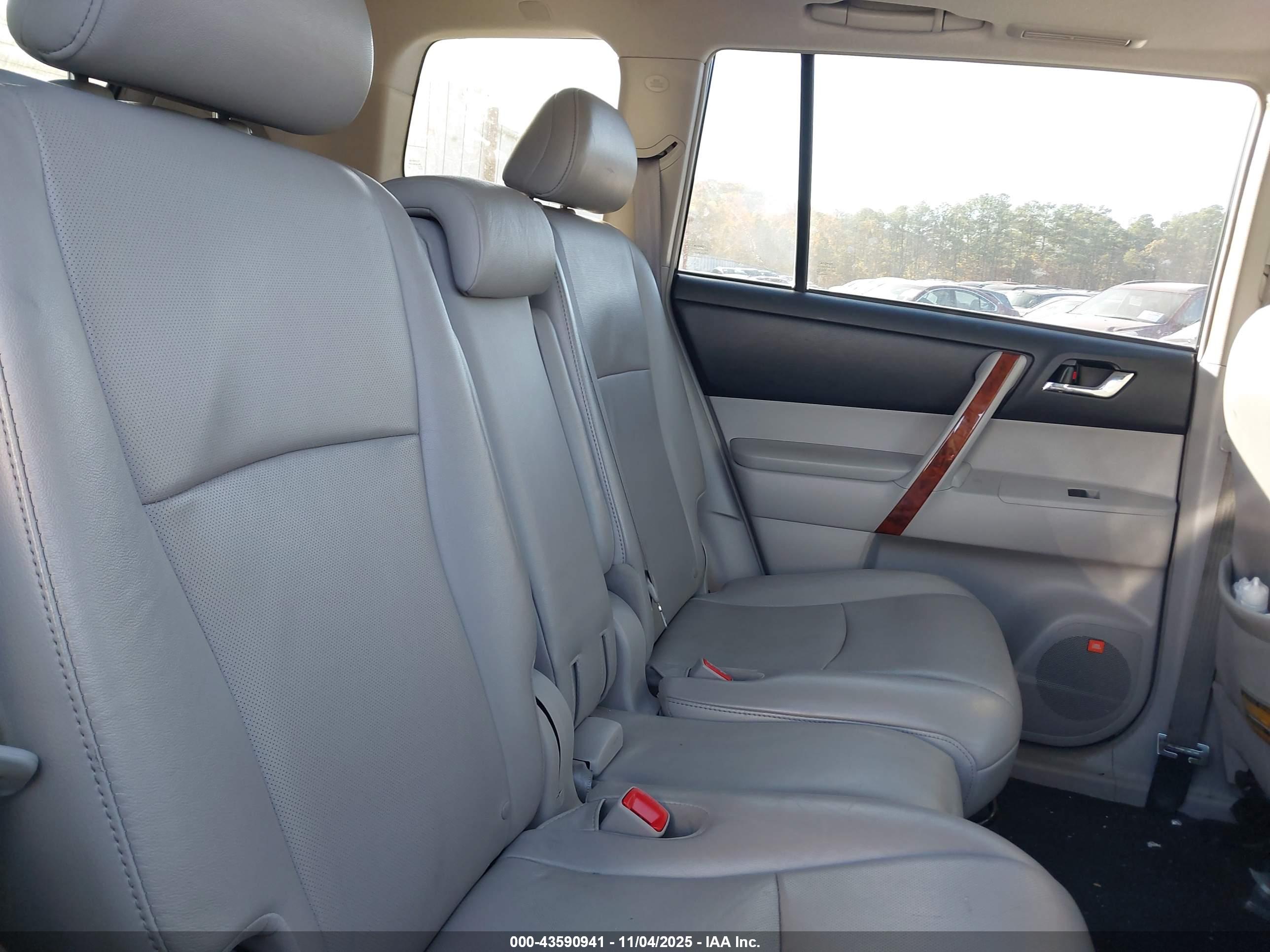 TOYOTA HIGHLANDER image 8