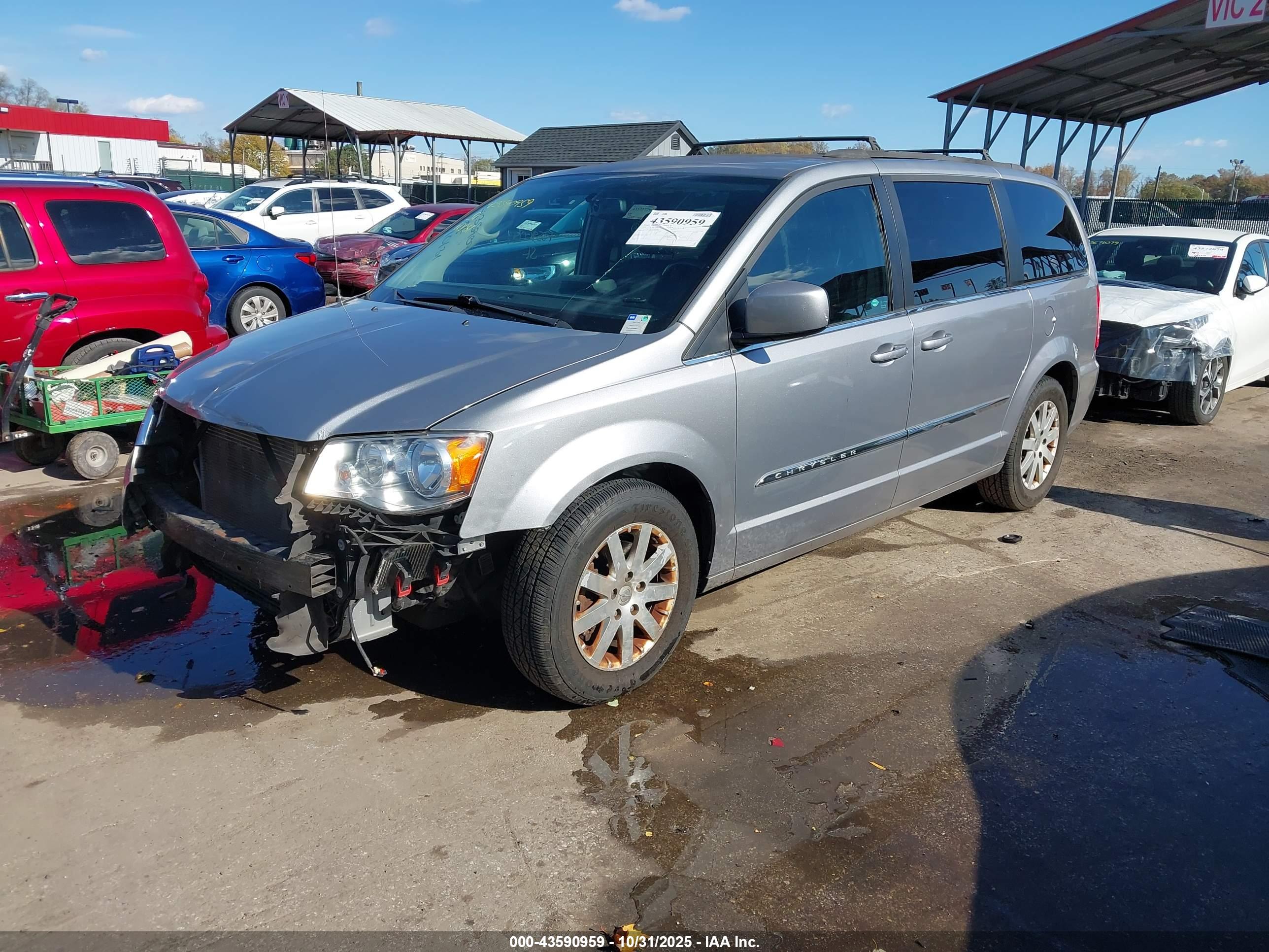 CHRYSLER TOWN image 2