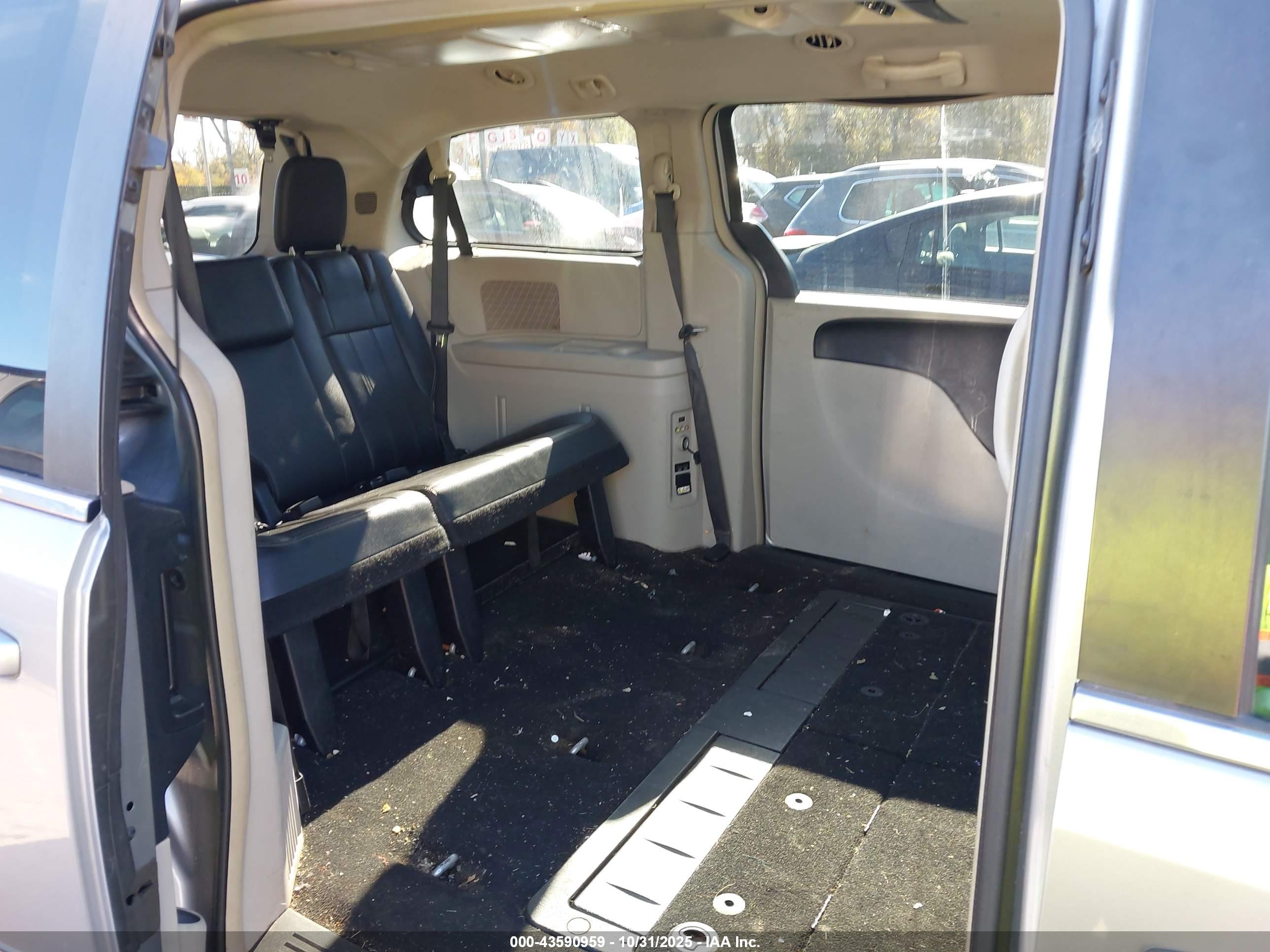CHRYSLER TOWN image 8