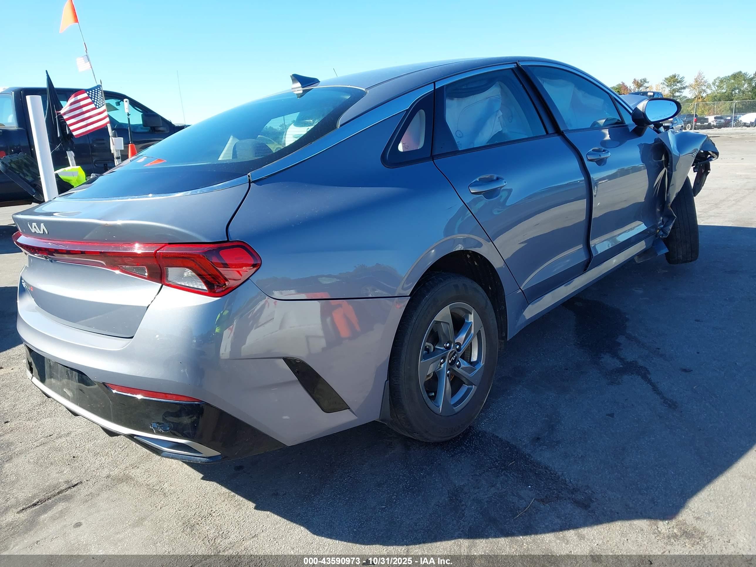 KIA K5 image 4
