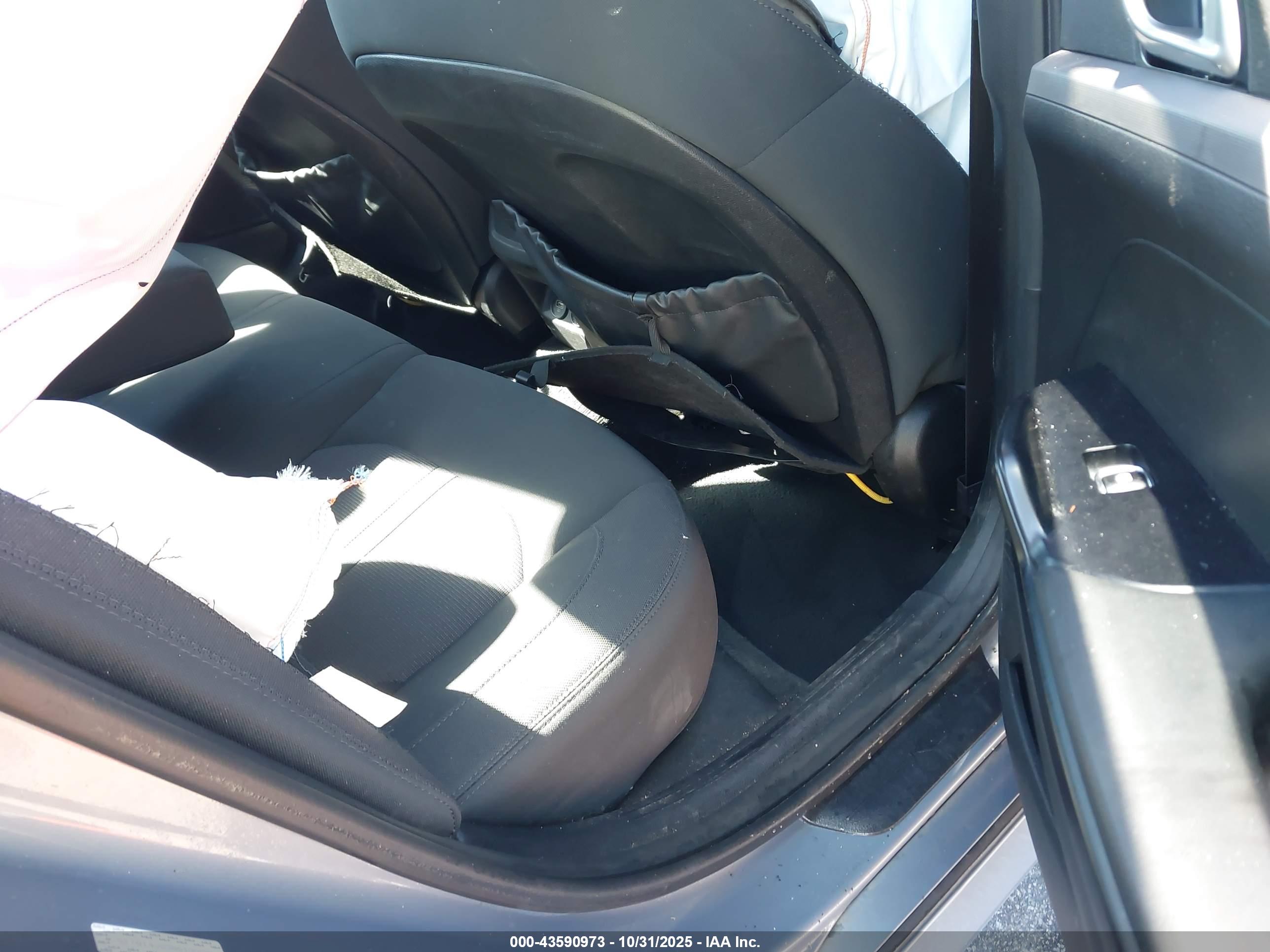 KIA K5 image 8