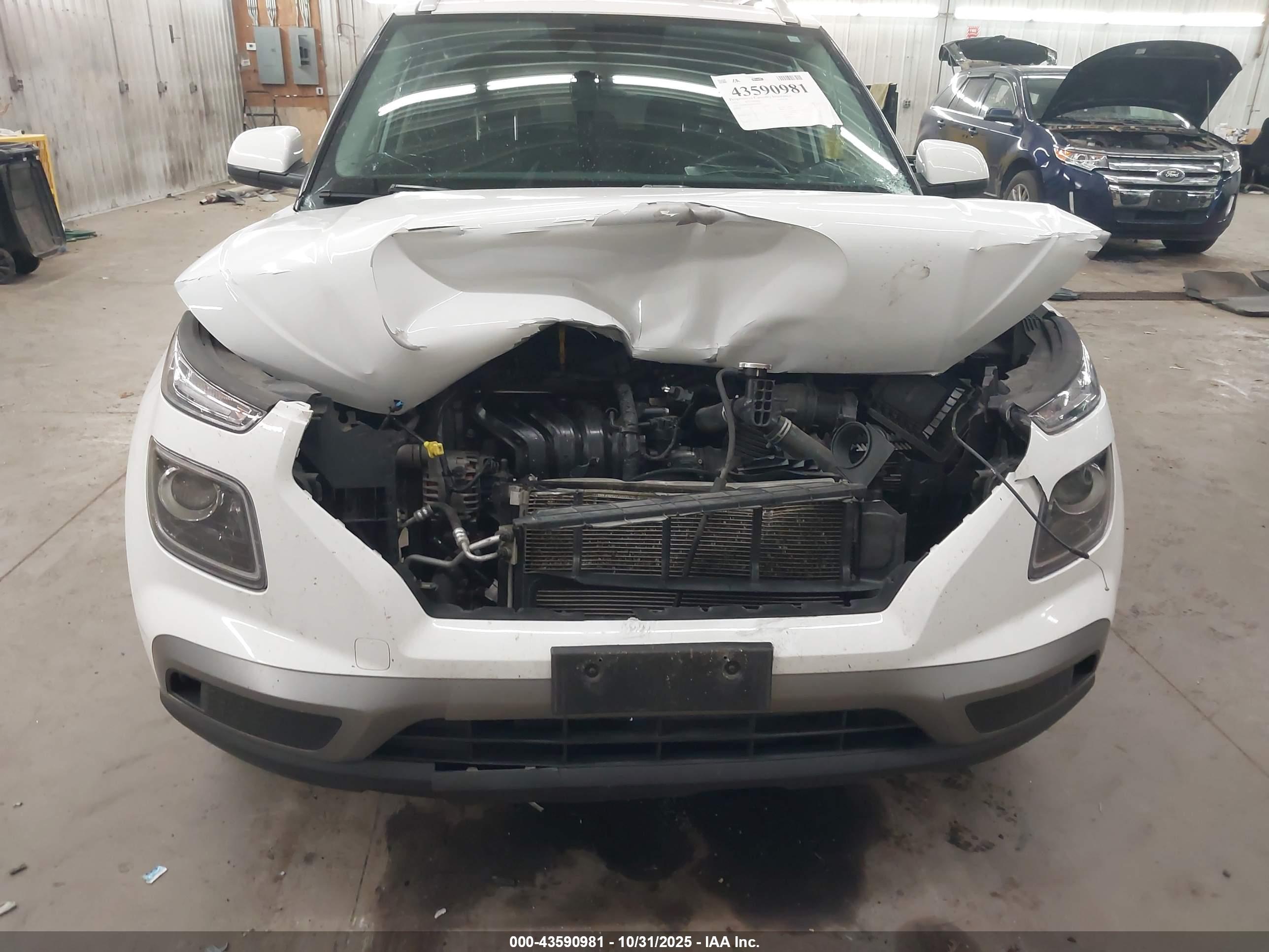 HYUNDAI VENUE image 6