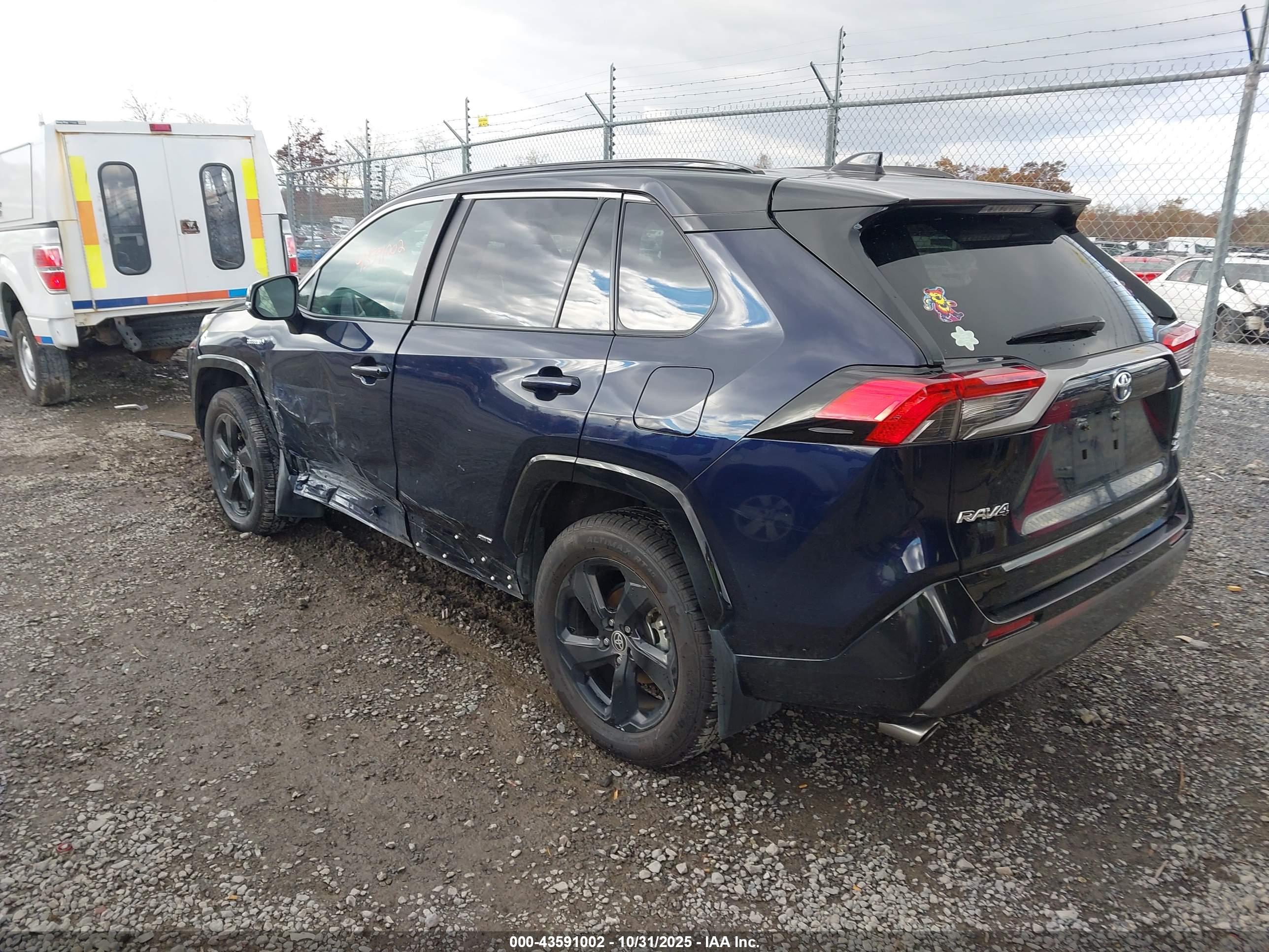 TOYOTA RAV4 image 3