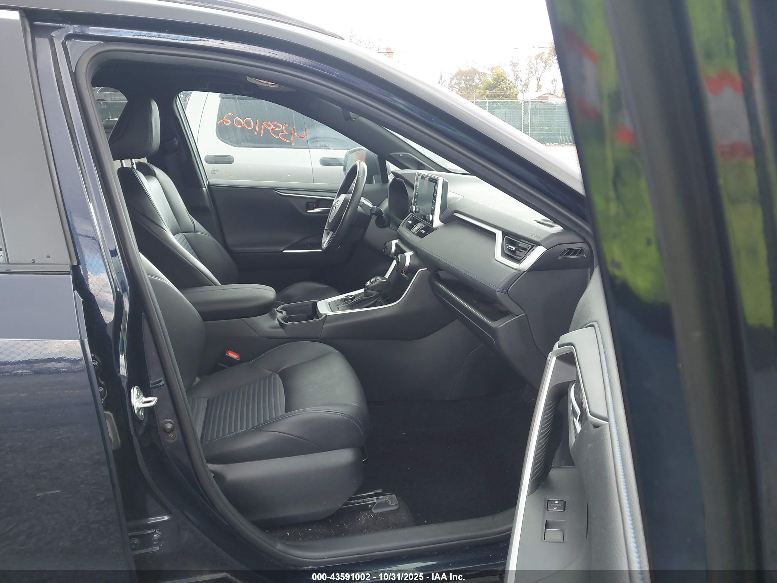 TOYOTA RAV4 image 5