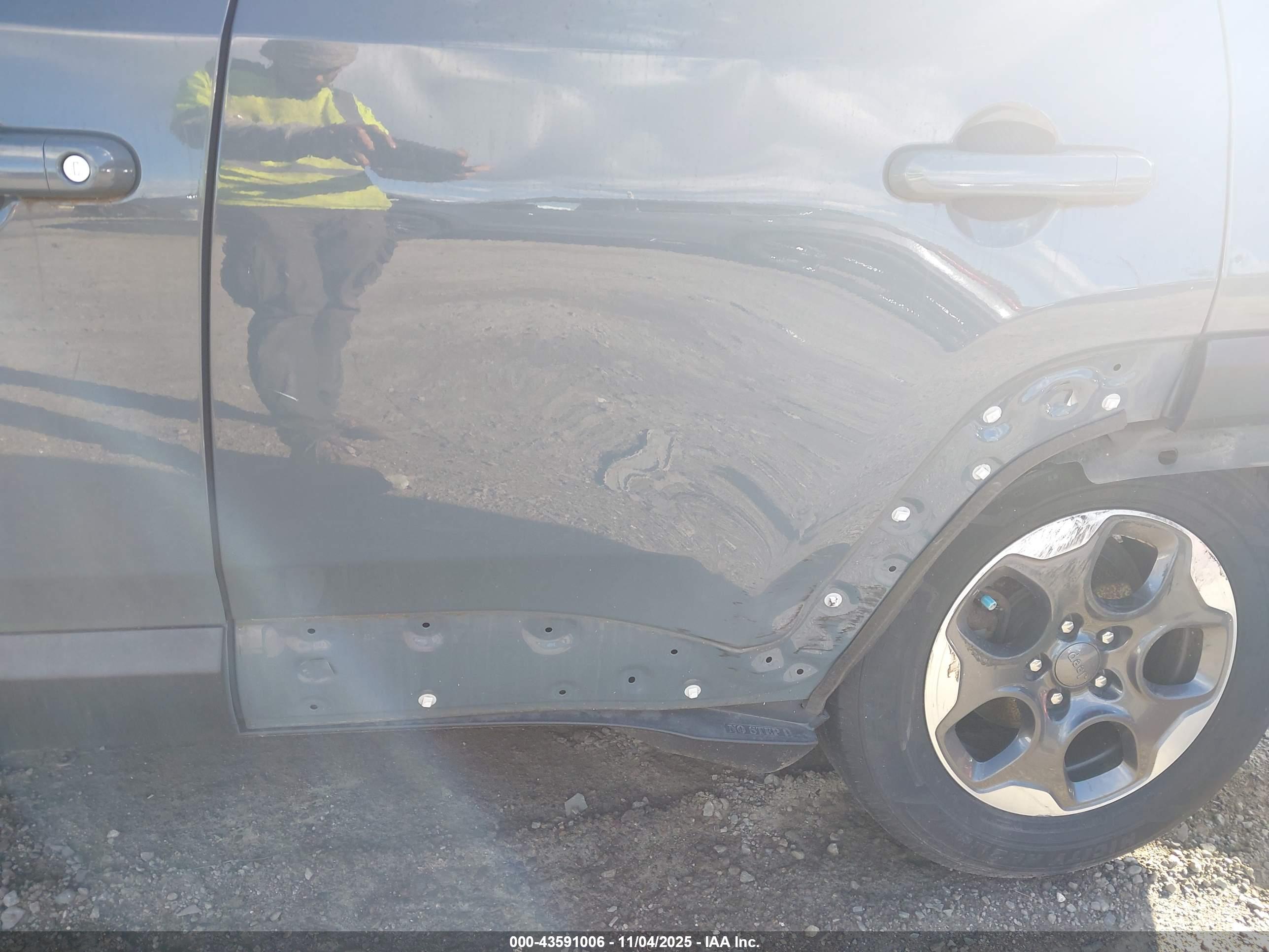 JEEP RENEGADE image 6