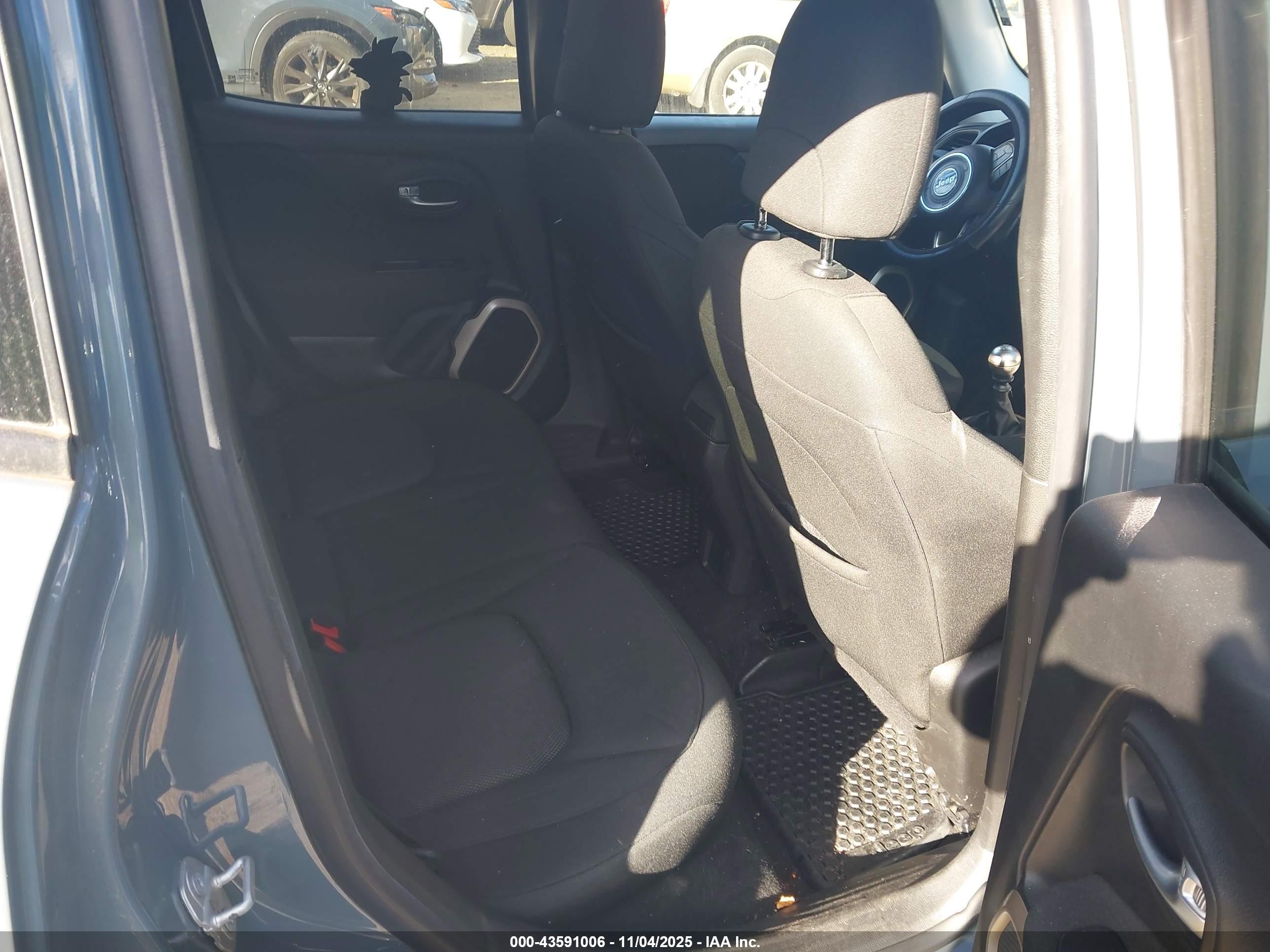 JEEP RENEGADE image 8