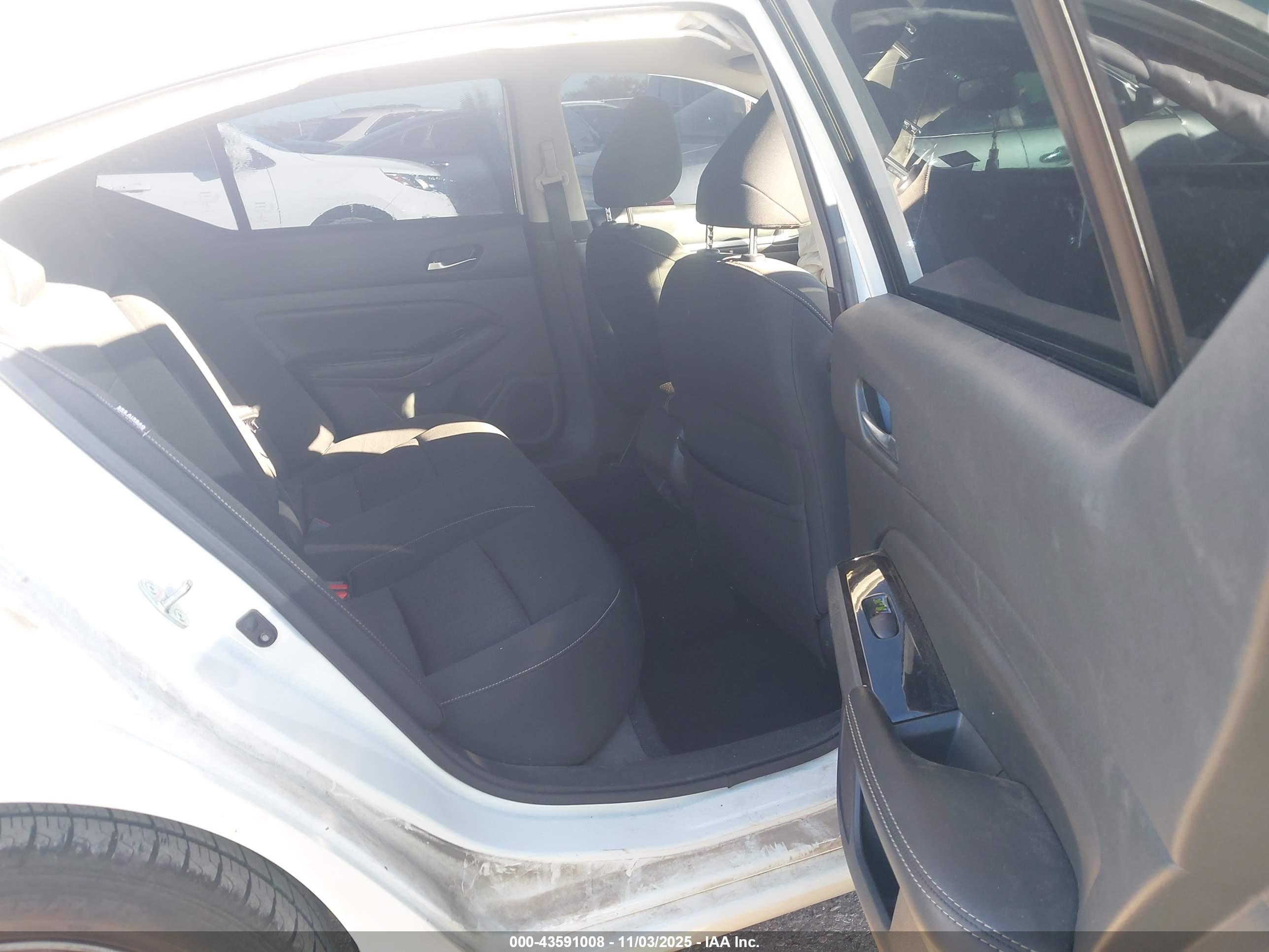 NISSAN ALTIMA image 8