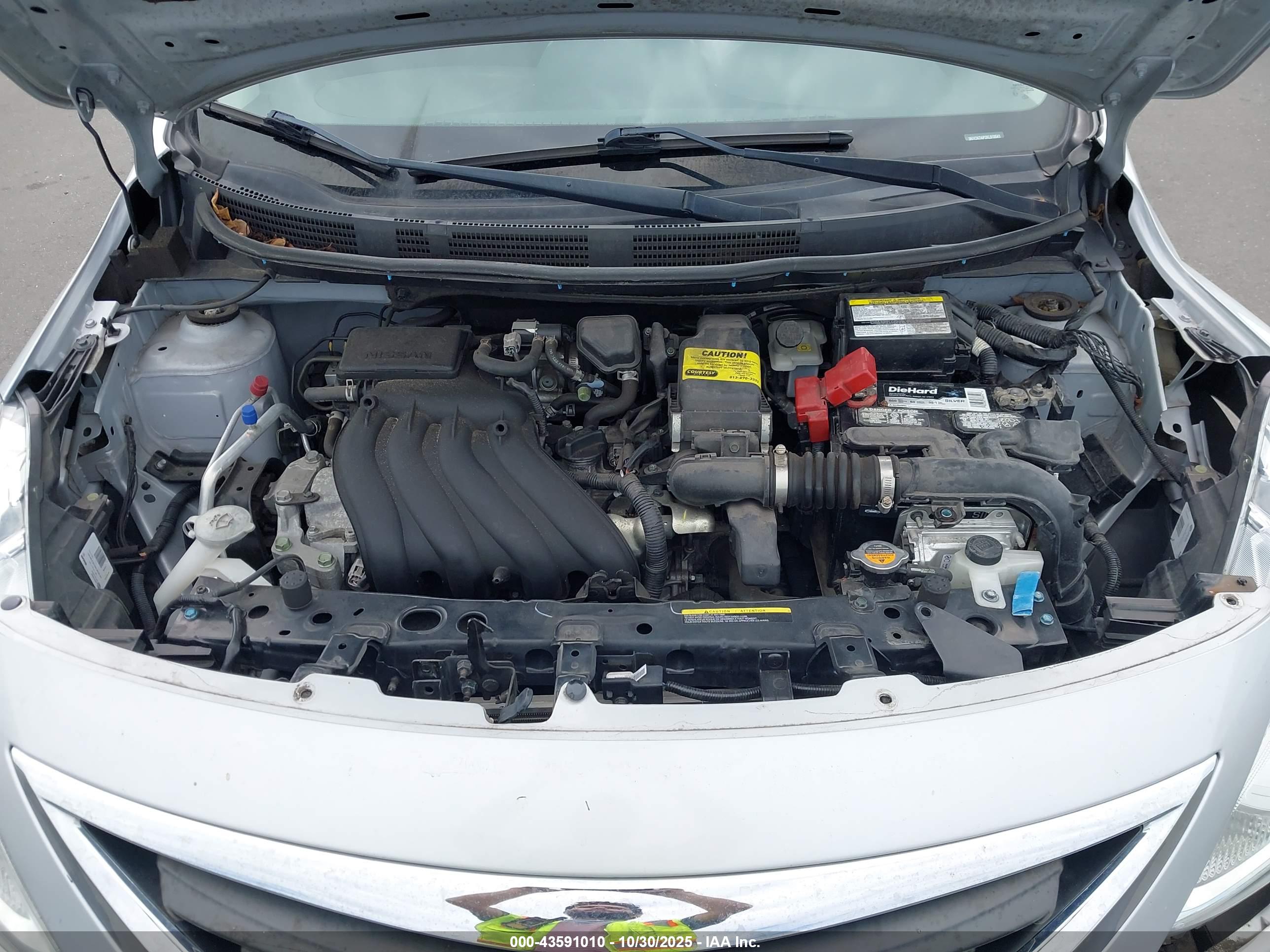 NISSAN VERSA image 10