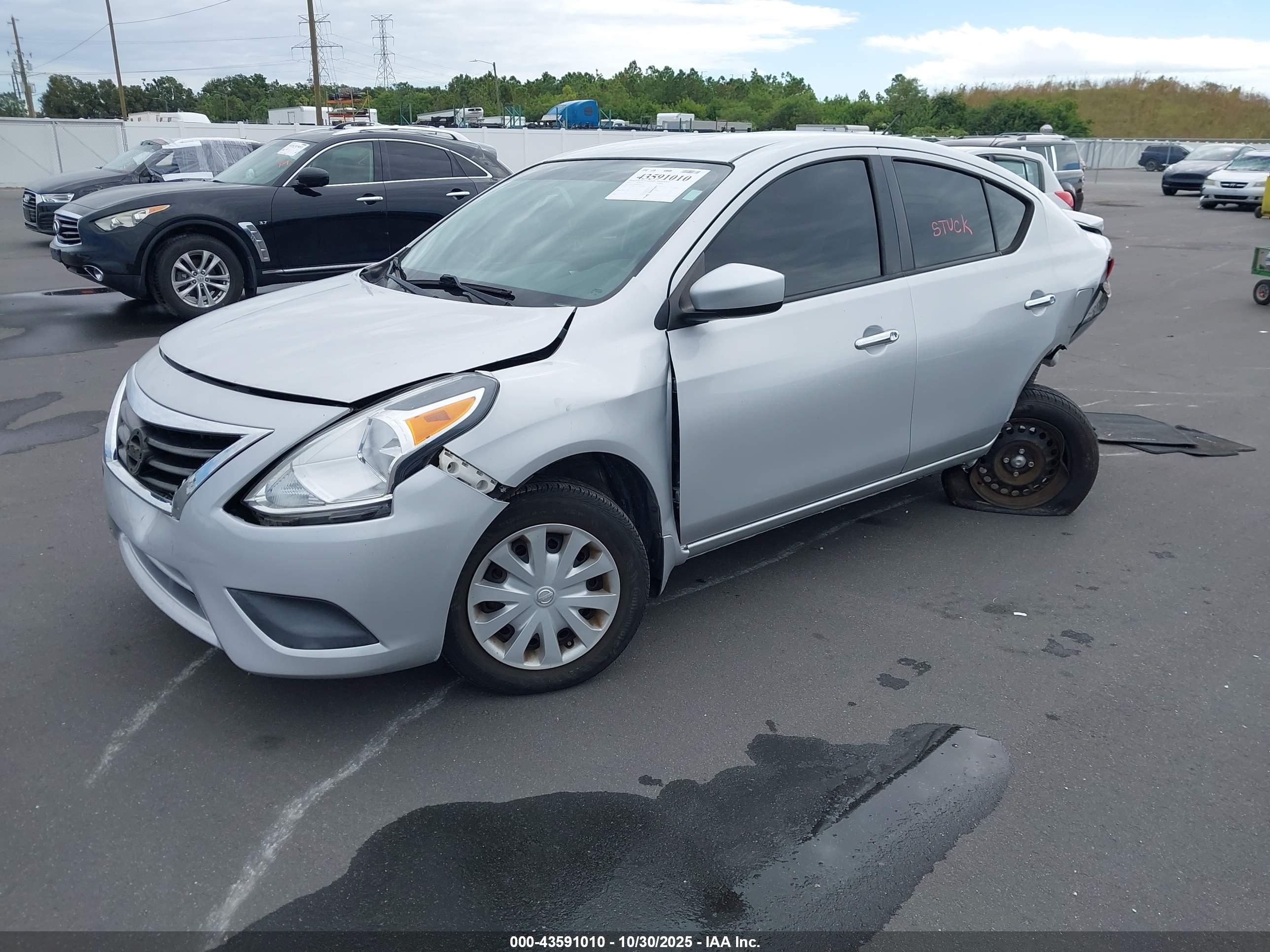 NISSAN VERSA image 2