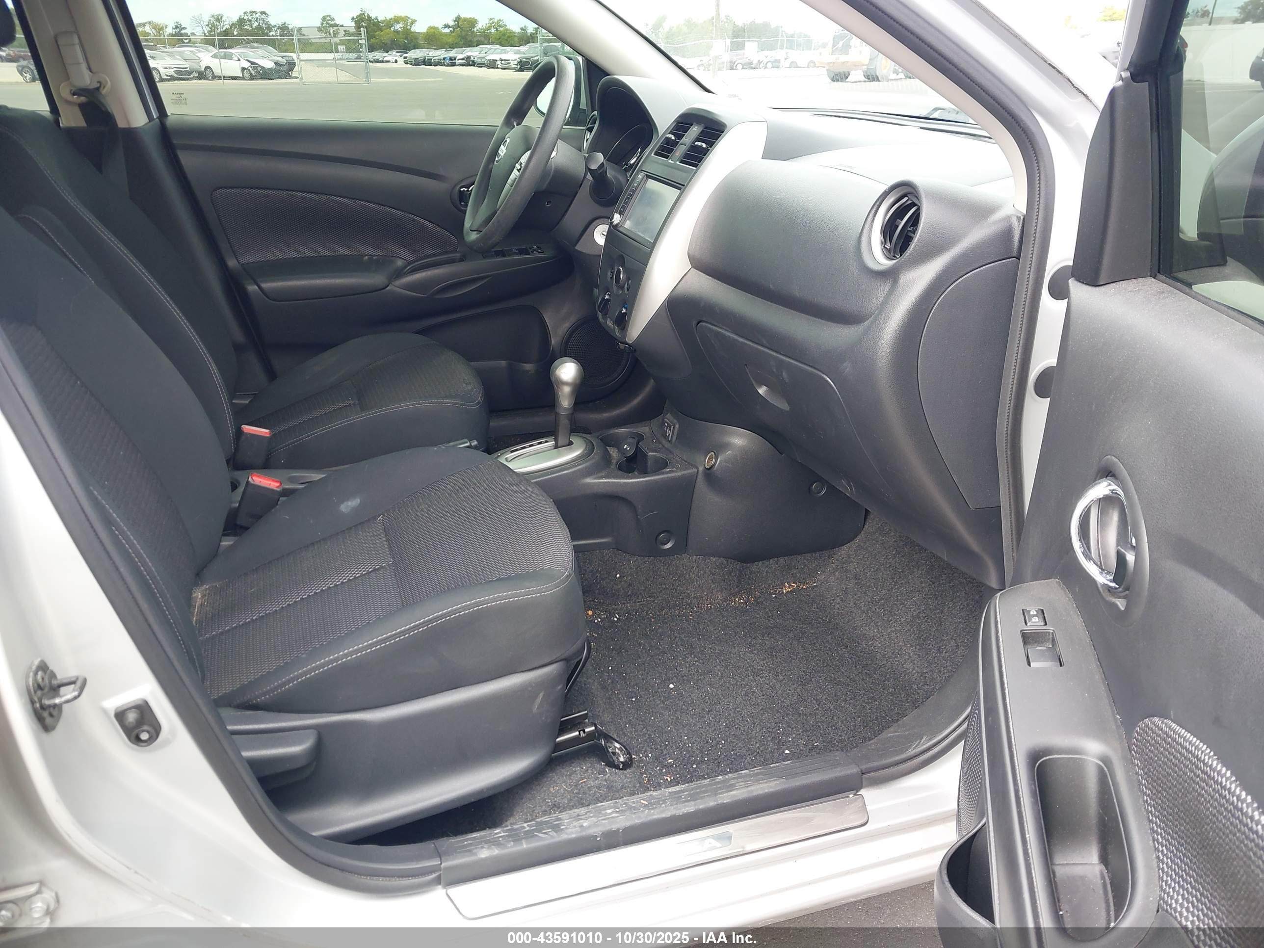 NISSAN VERSA image 5