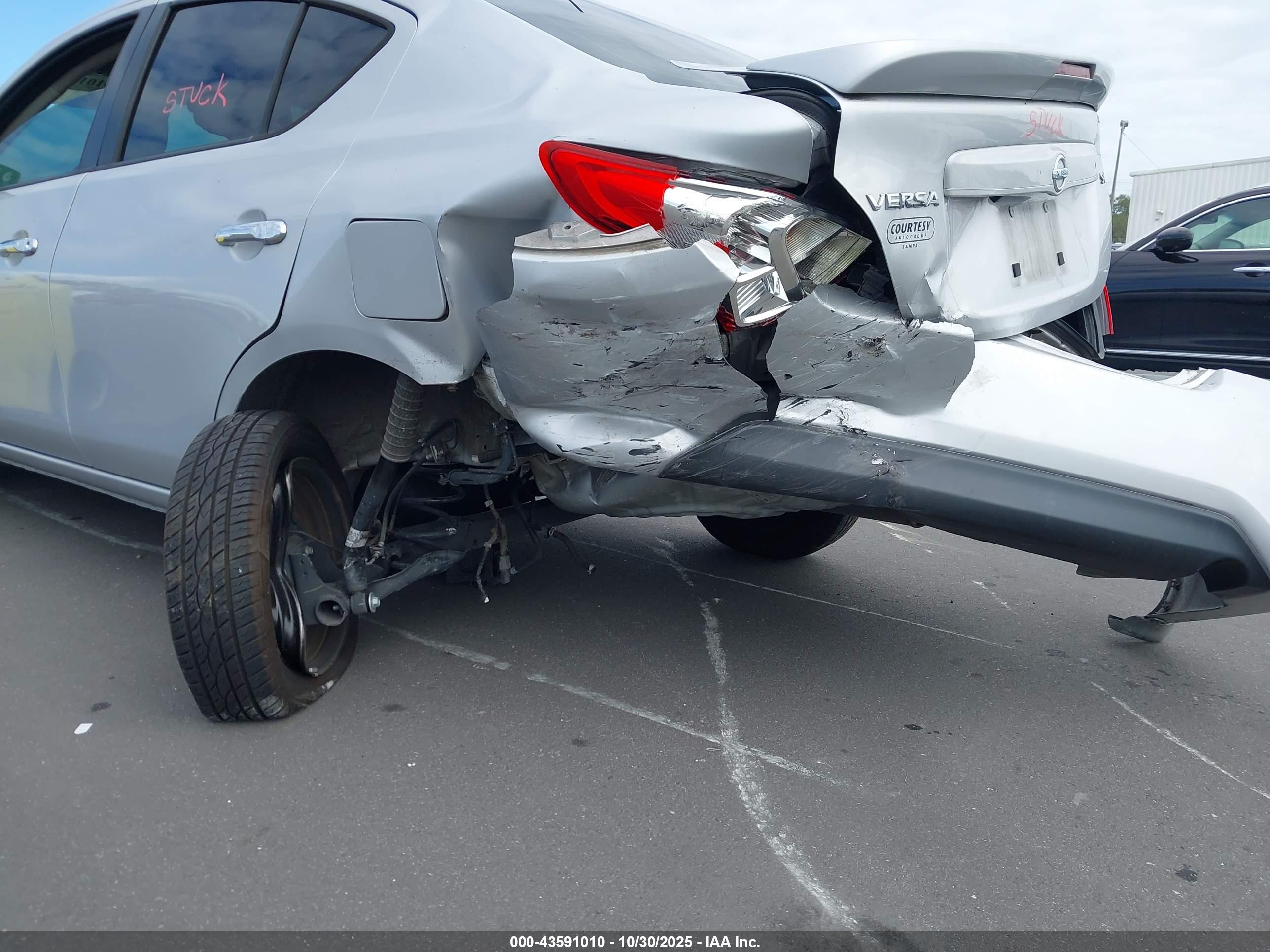 NISSAN VERSA image 6