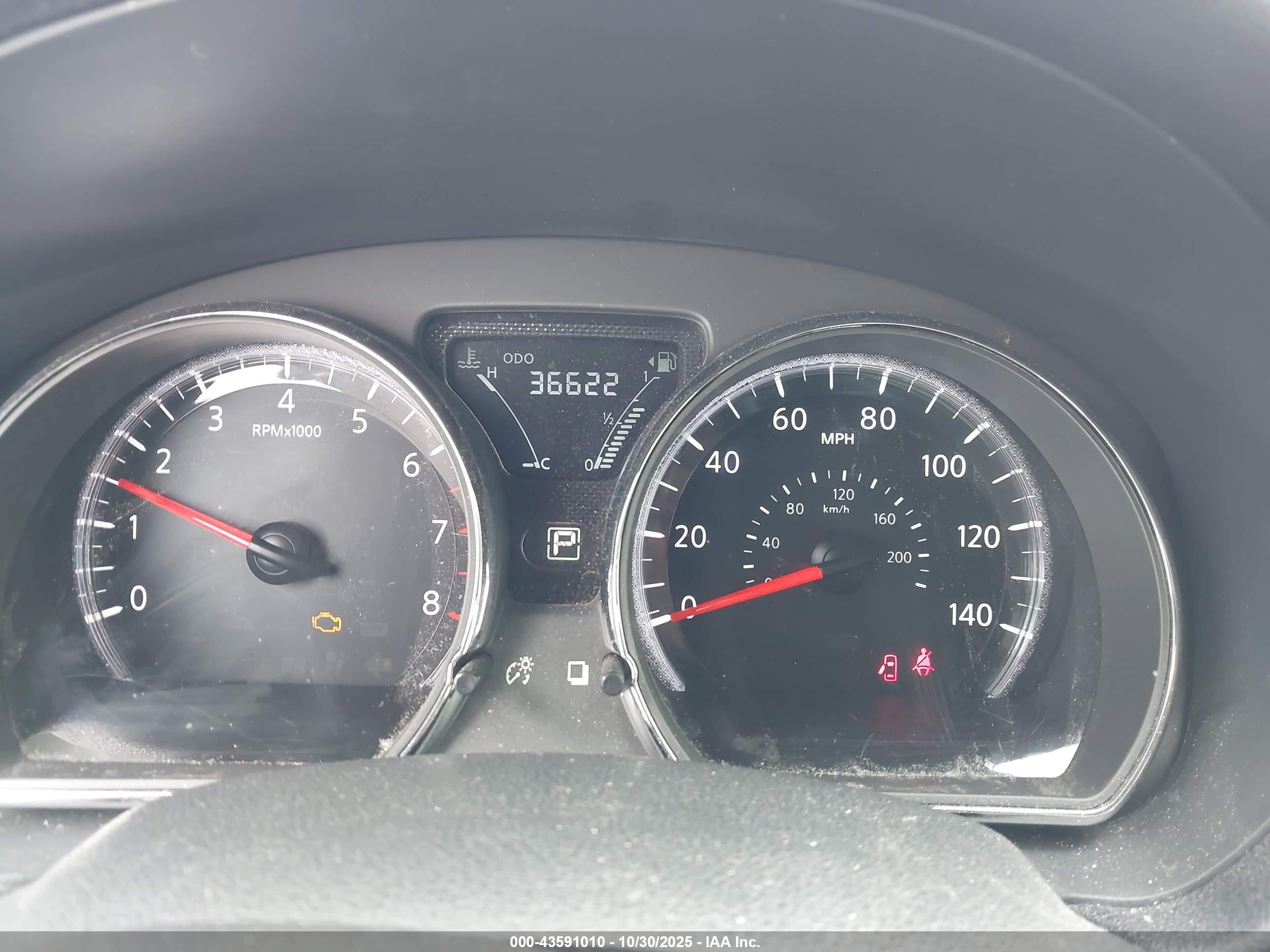 NISSAN VERSA image 7