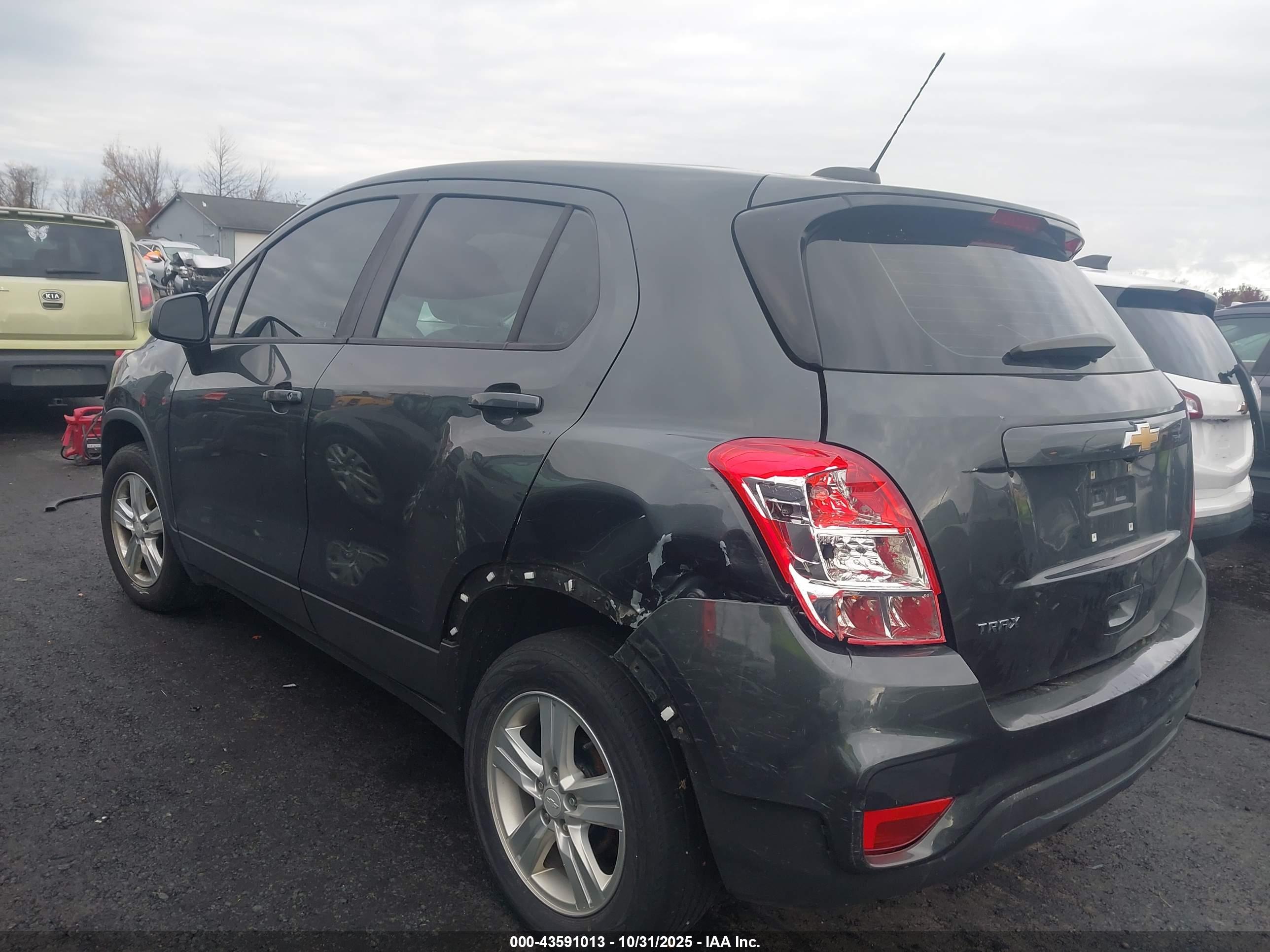 CHEVROLET TRAX image 3