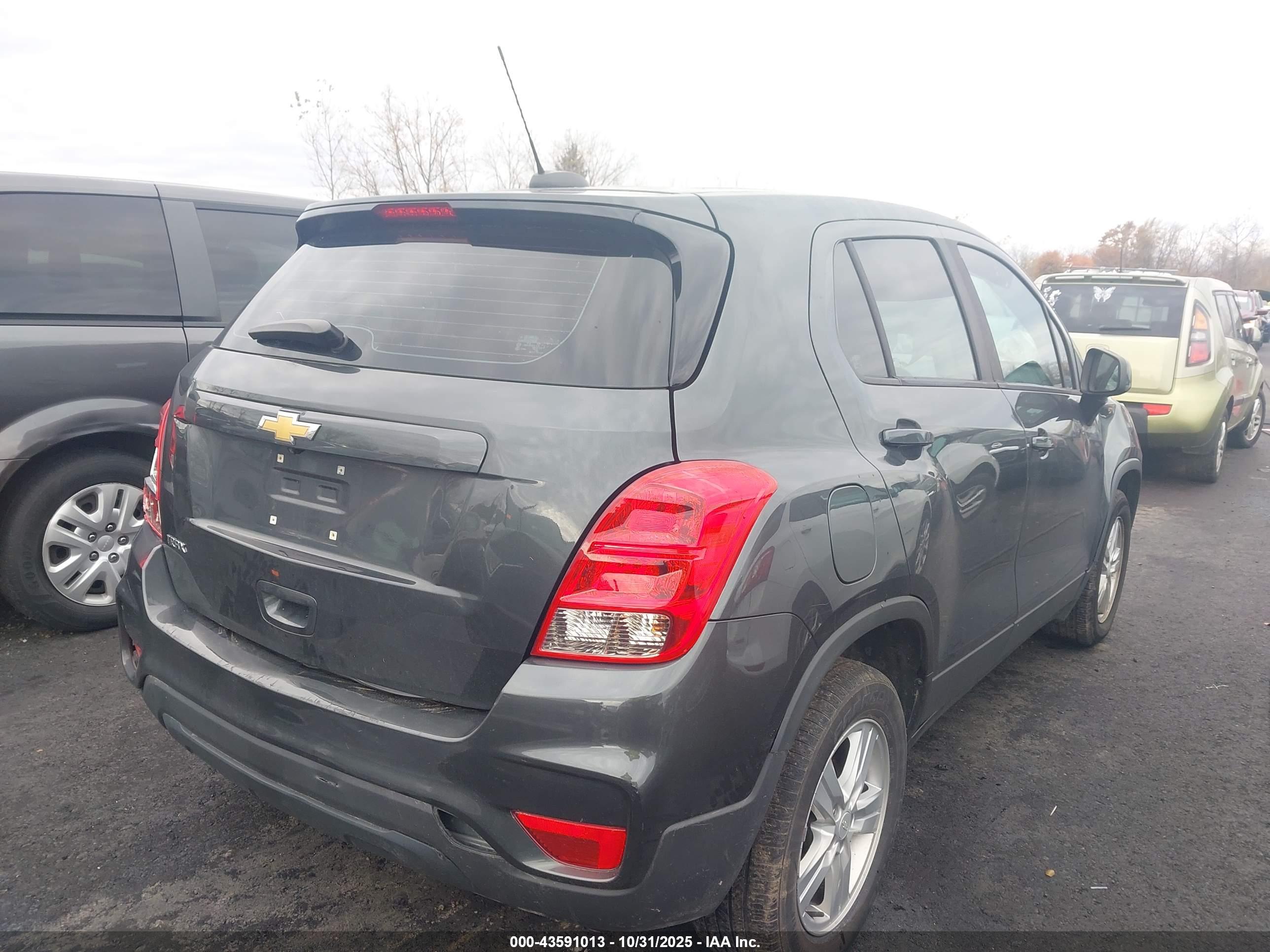 CHEVROLET TRAX image 4