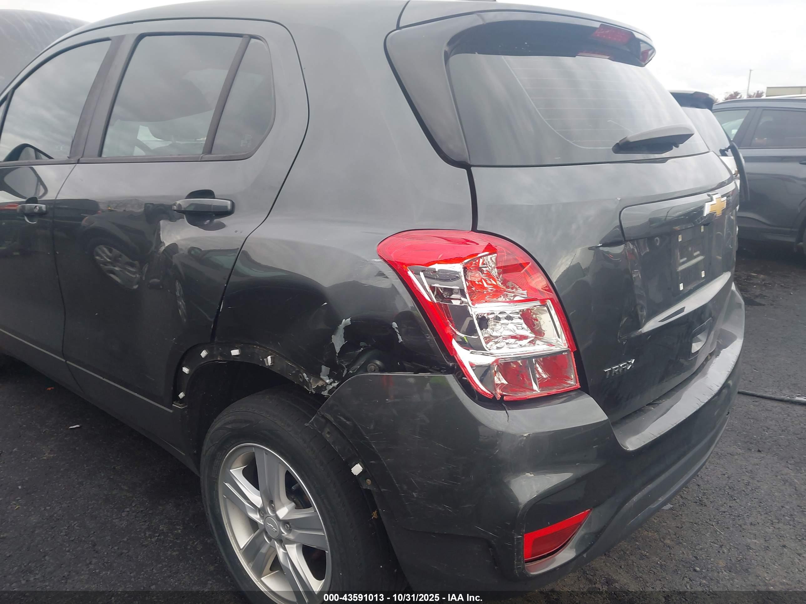 CHEVROLET TRAX image 6