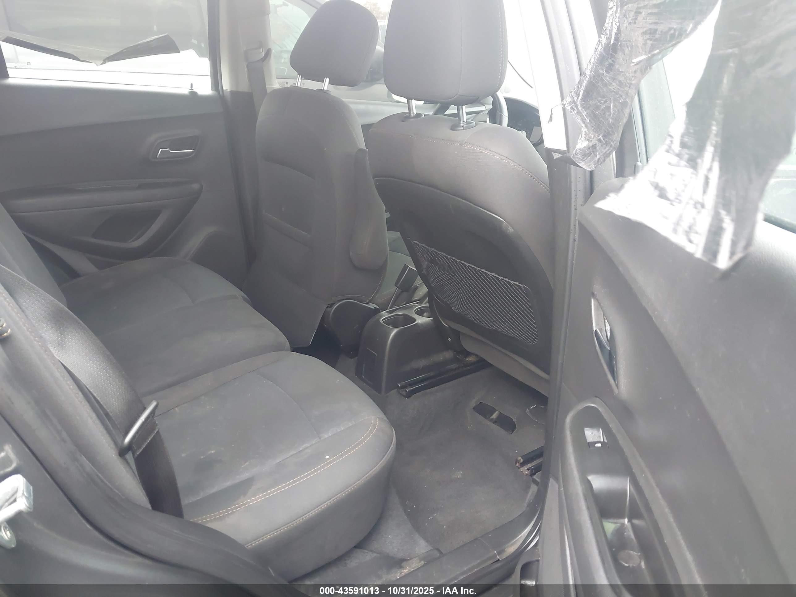 CHEVROLET TRAX image 8
