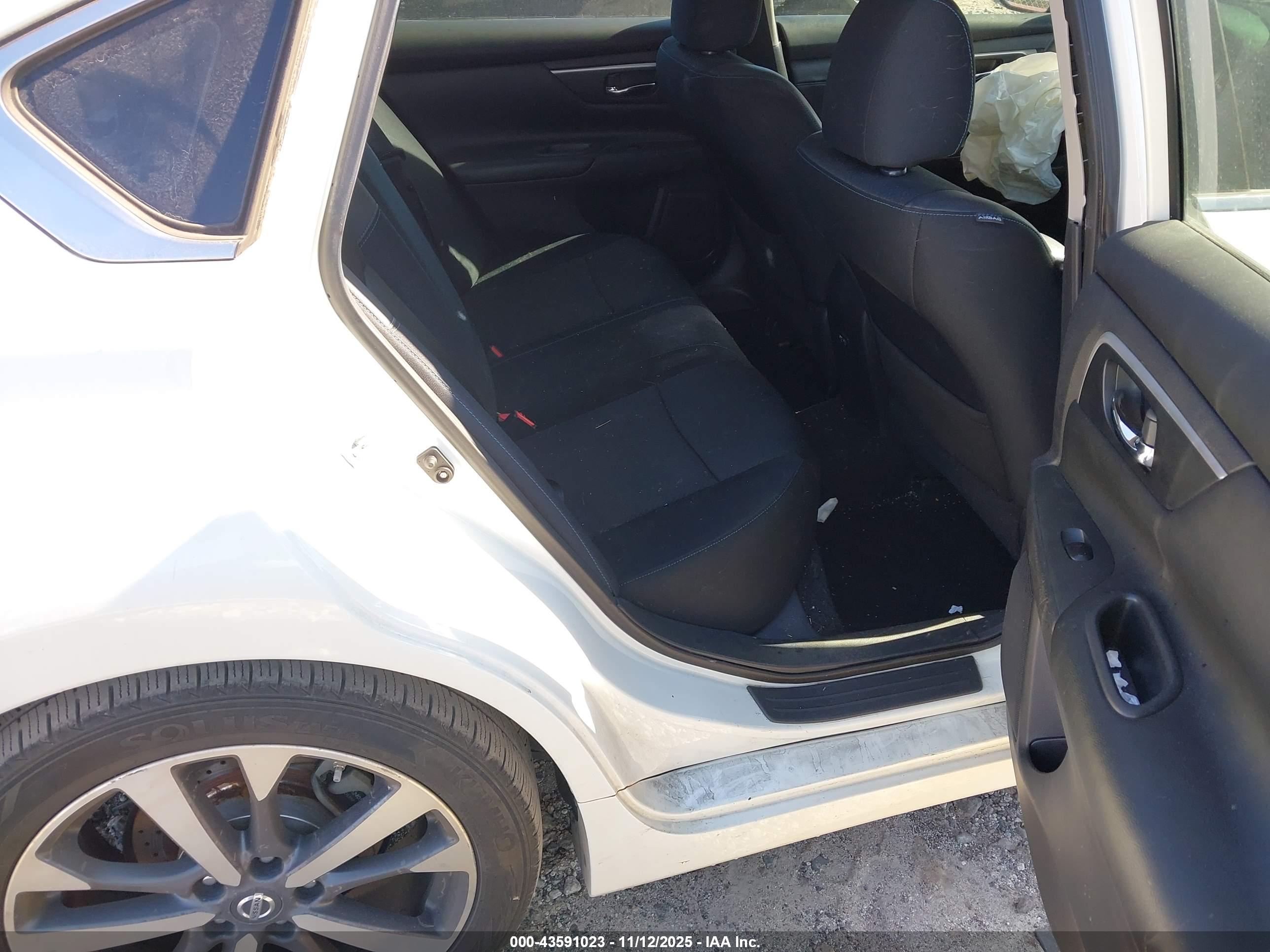 NISSAN ALTIMA image 8