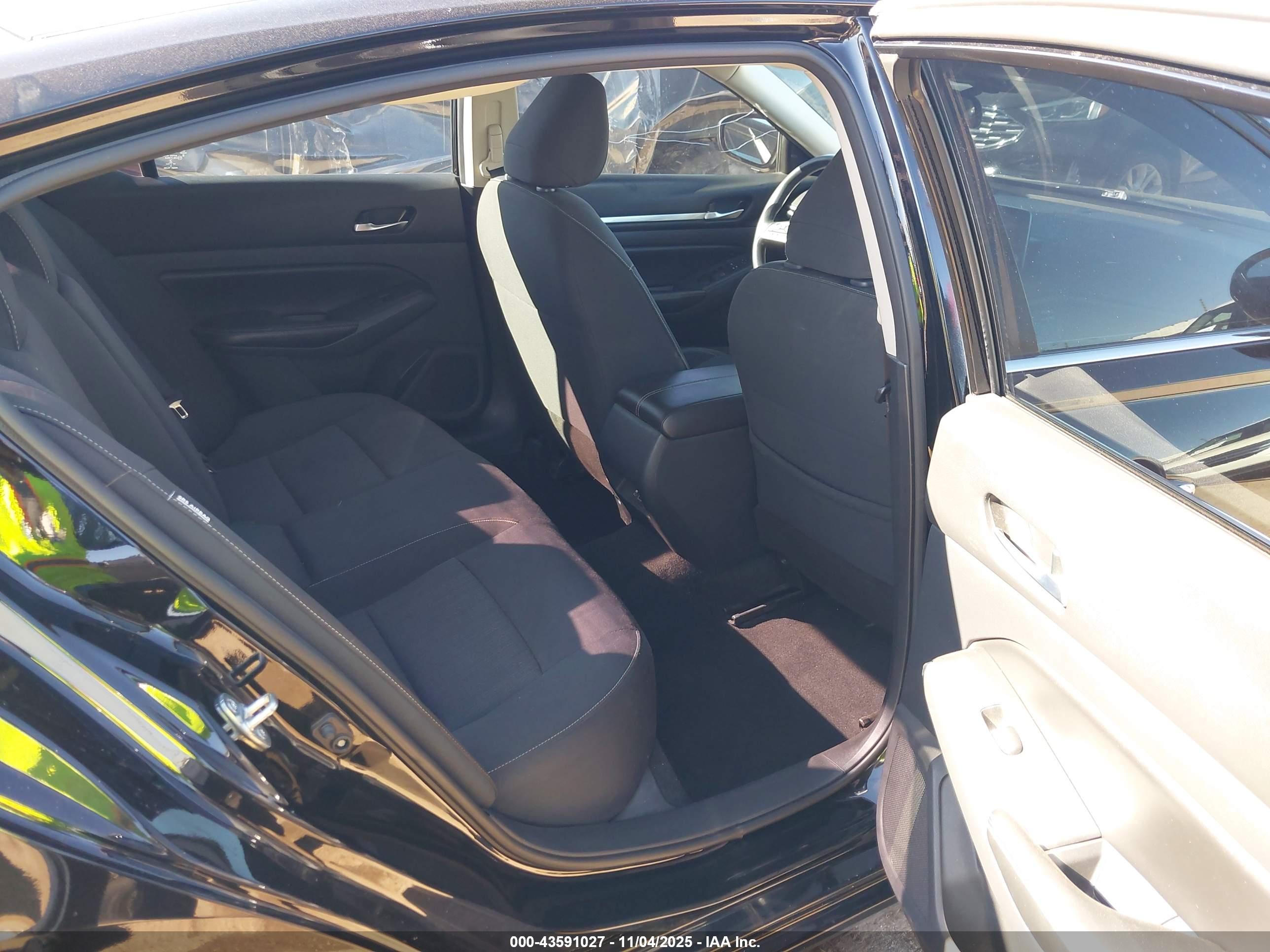 NISSAN ALTIMA image 8