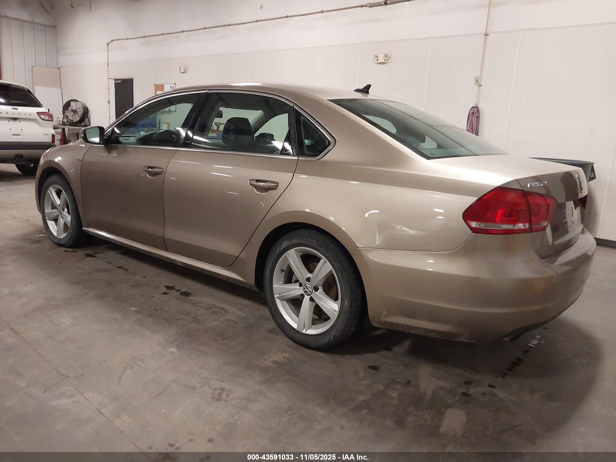 VOLKSWAGEN PASSAT image 3