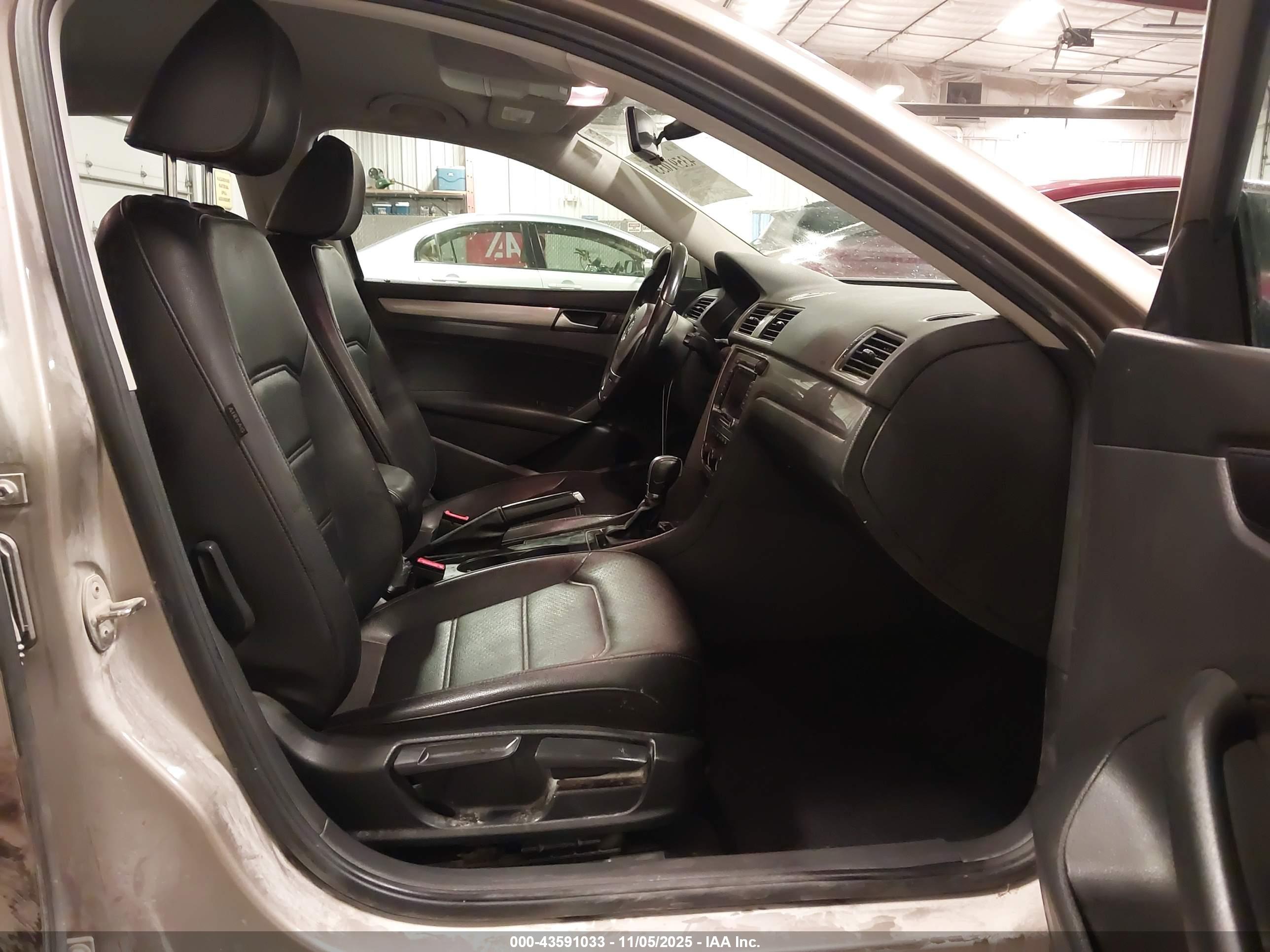VOLKSWAGEN PASSAT image 5