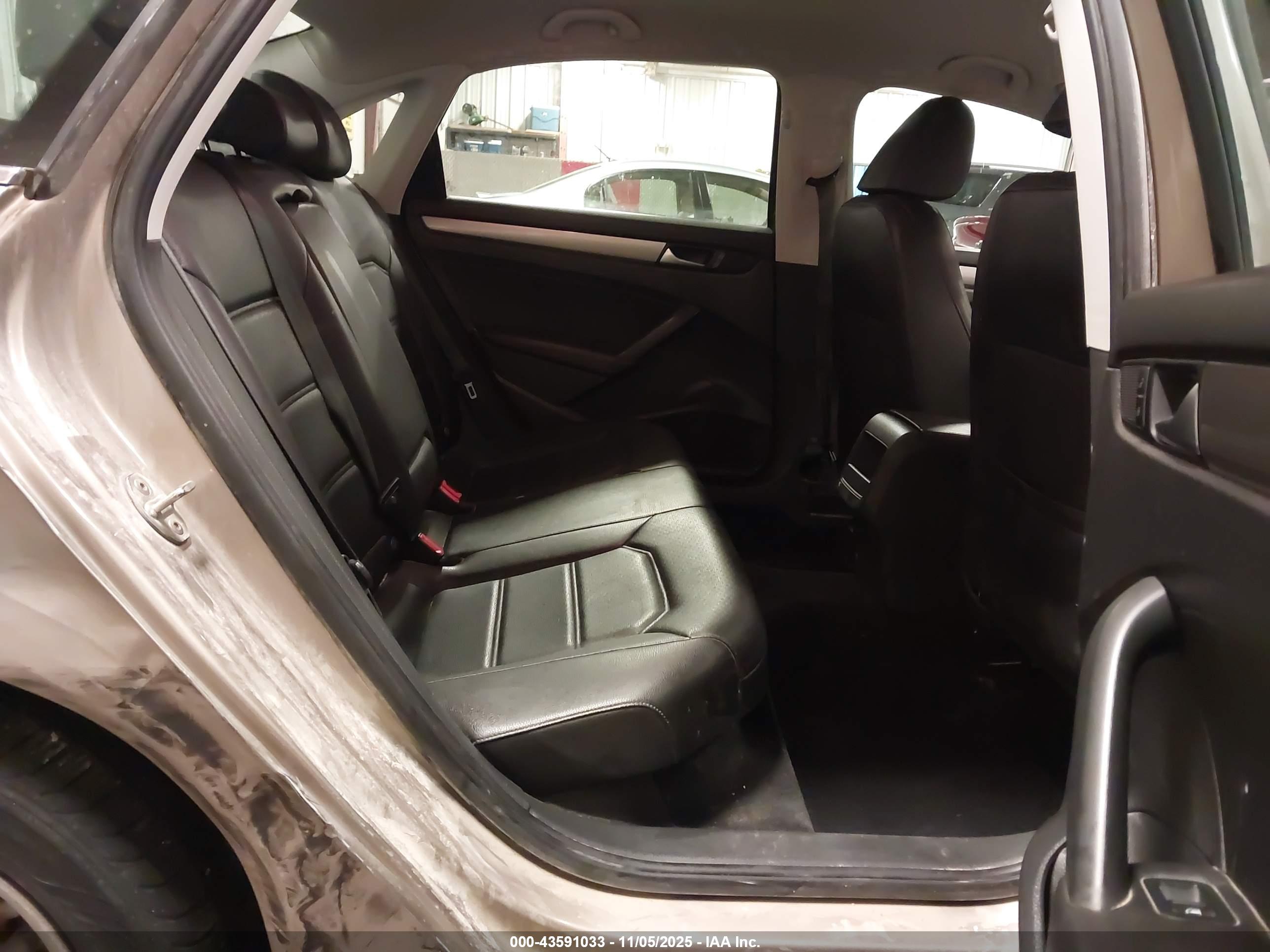 VOLKSWAGEN PASSAT image 8