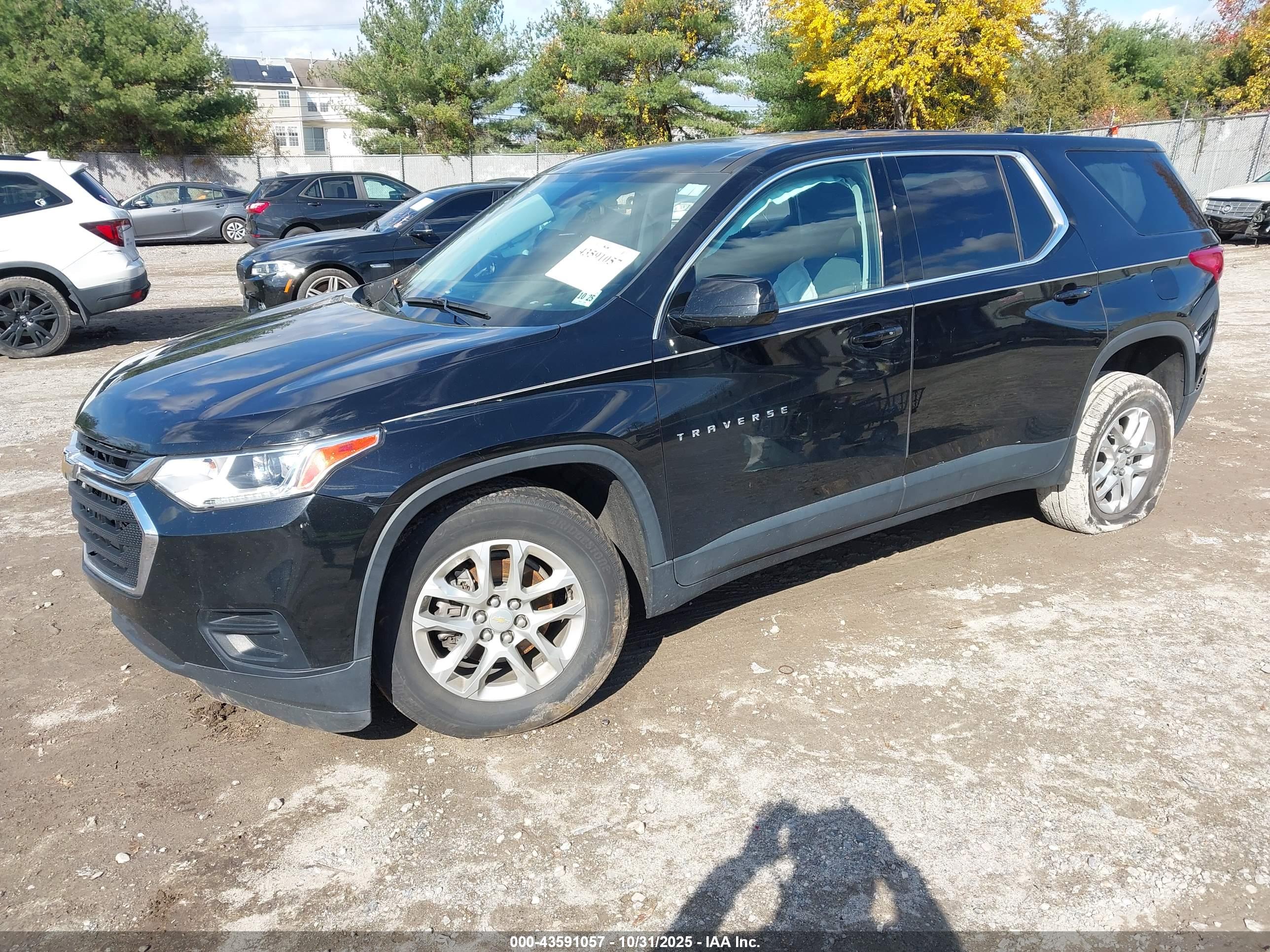 CHEVROLET TRAVERSE image 2