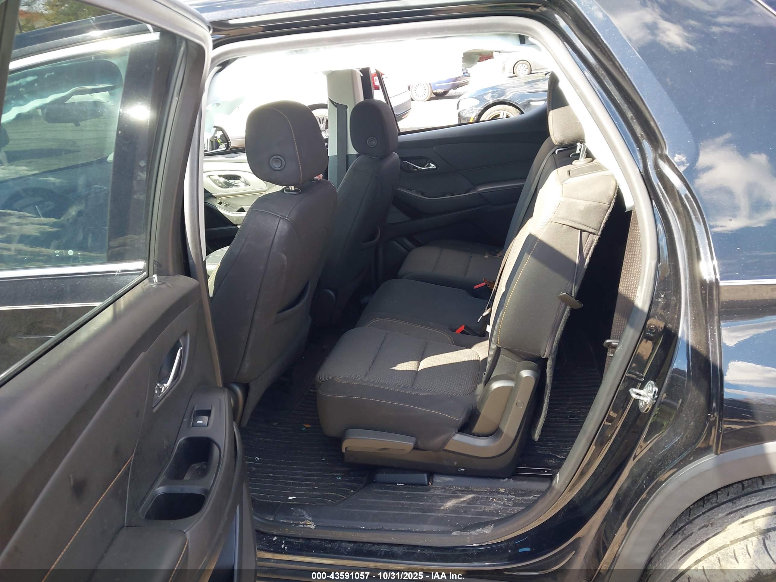 CHEVROLET TRAVERSE image 8