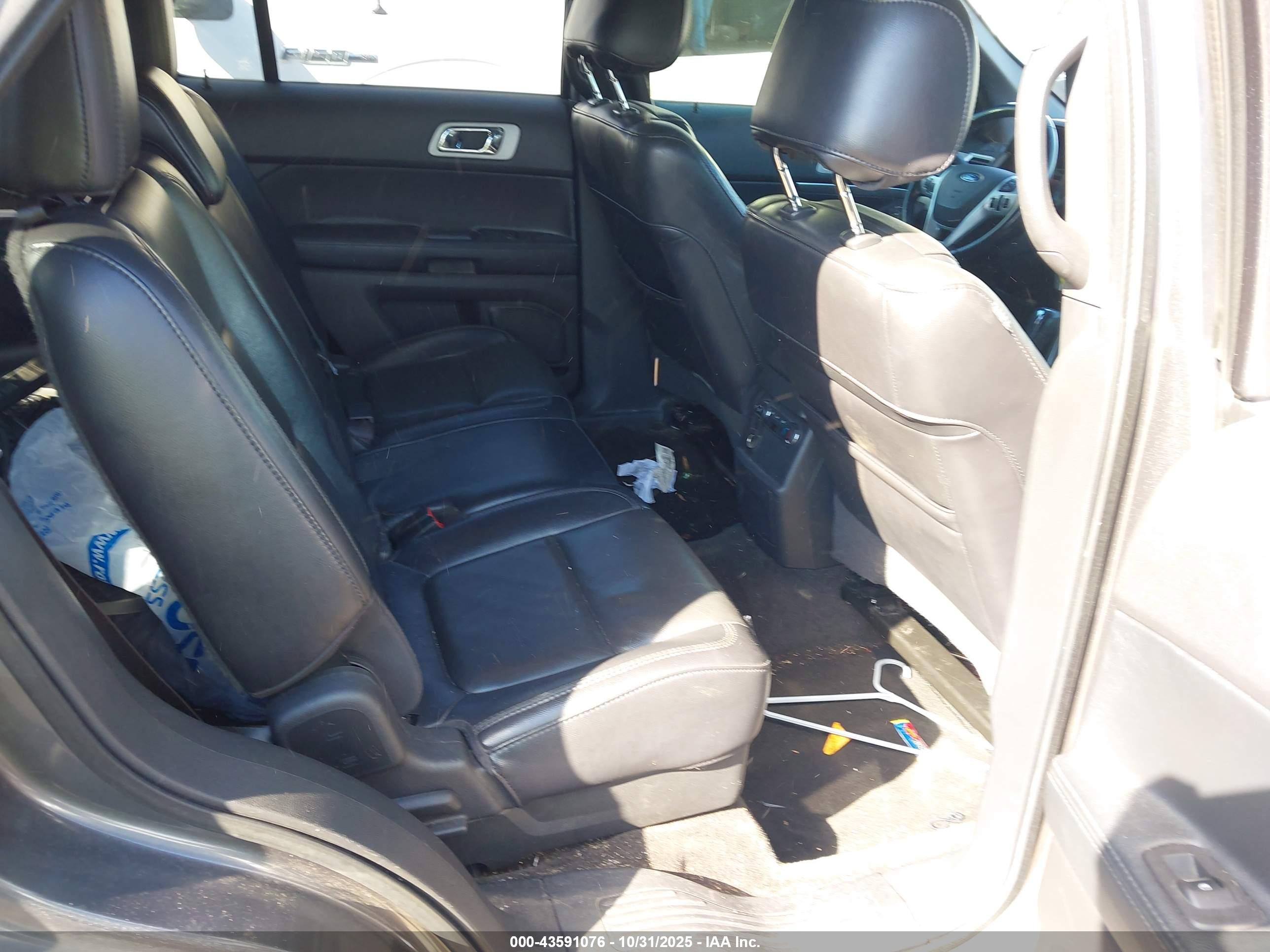 FORD EXPLORER image 8