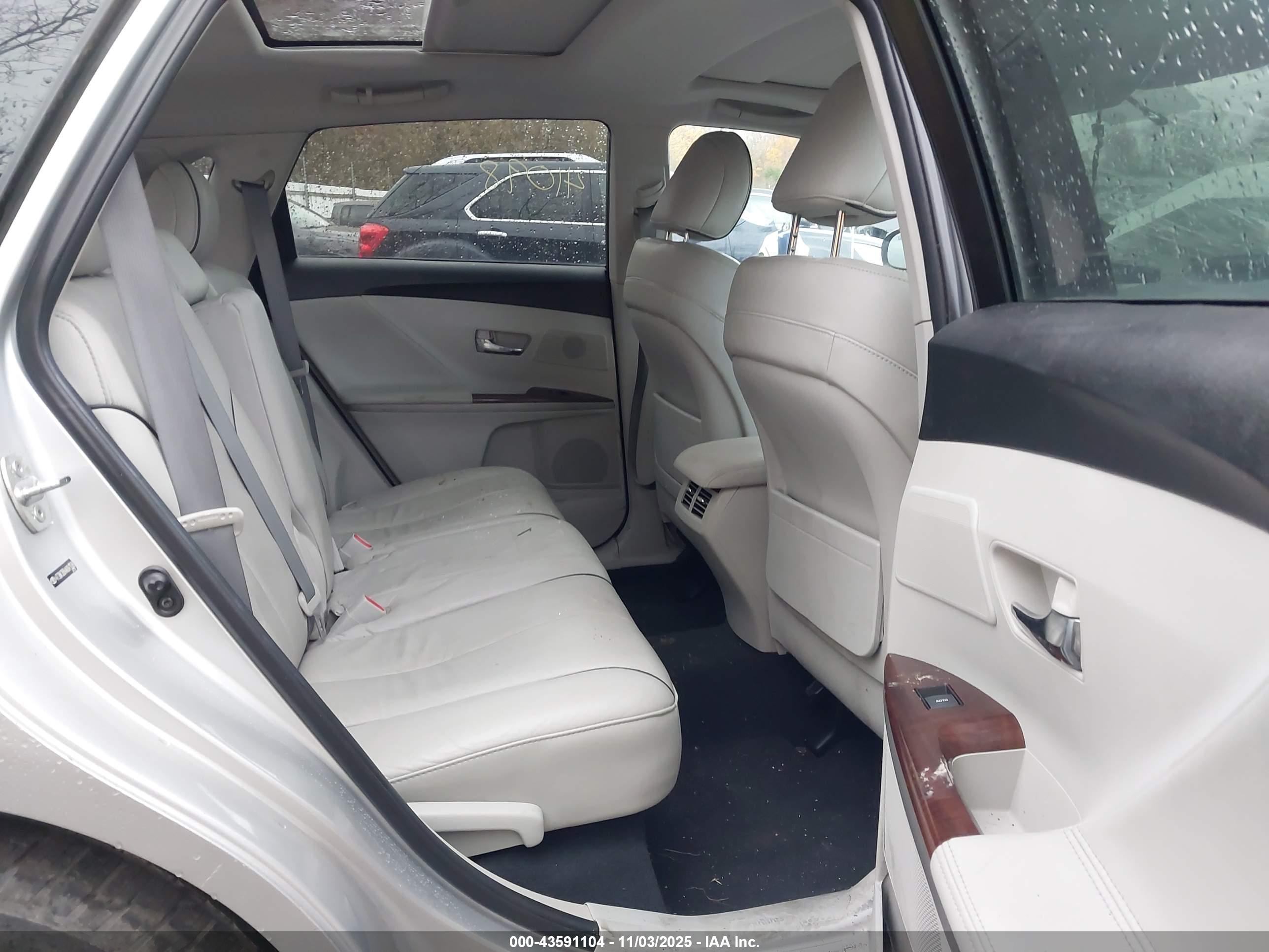 TOYOTA VENZA image 8