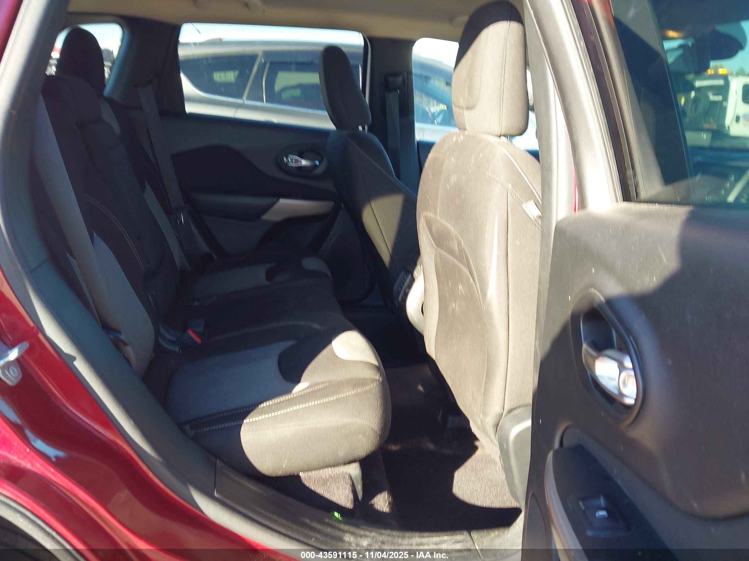 JEEP CHEROKEE image 8
