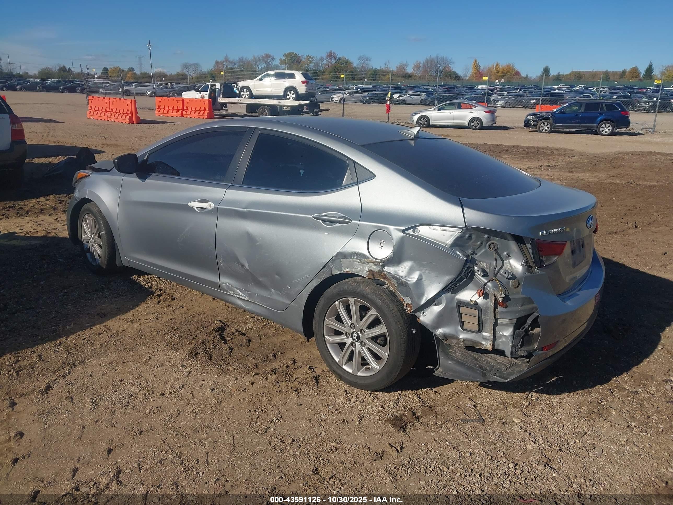 HYUNDAI ELANTRA image 3