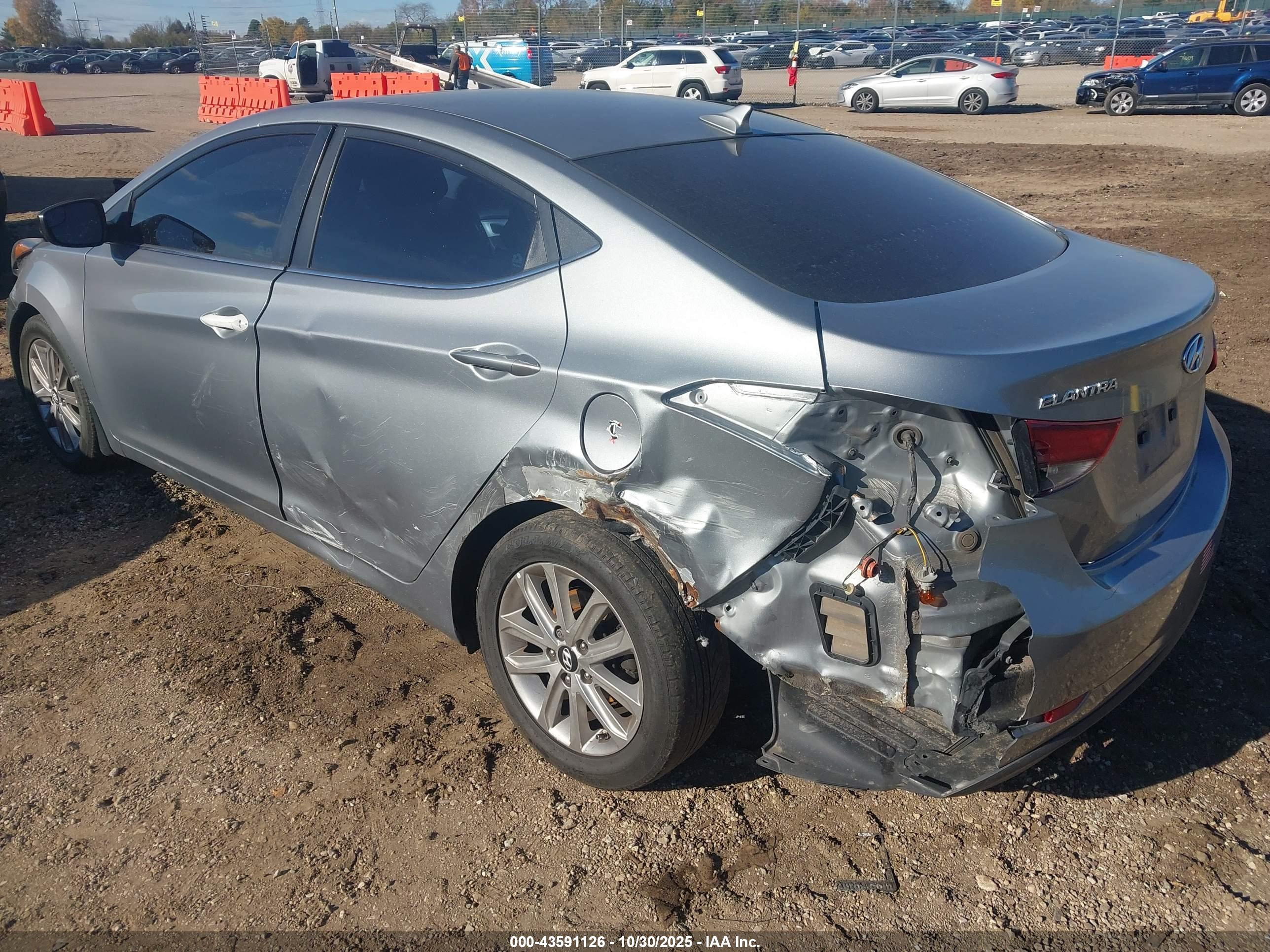 HYUNDAI ELANTRA image 6