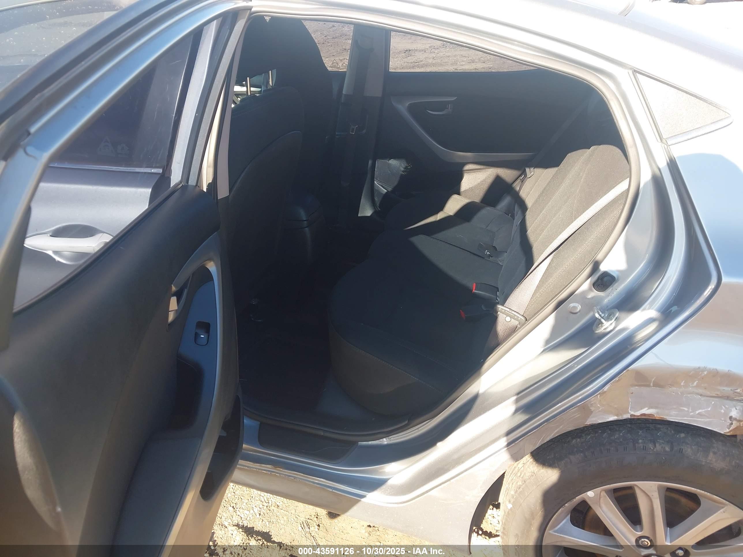 HYUNDAI ELANTRA image 8
