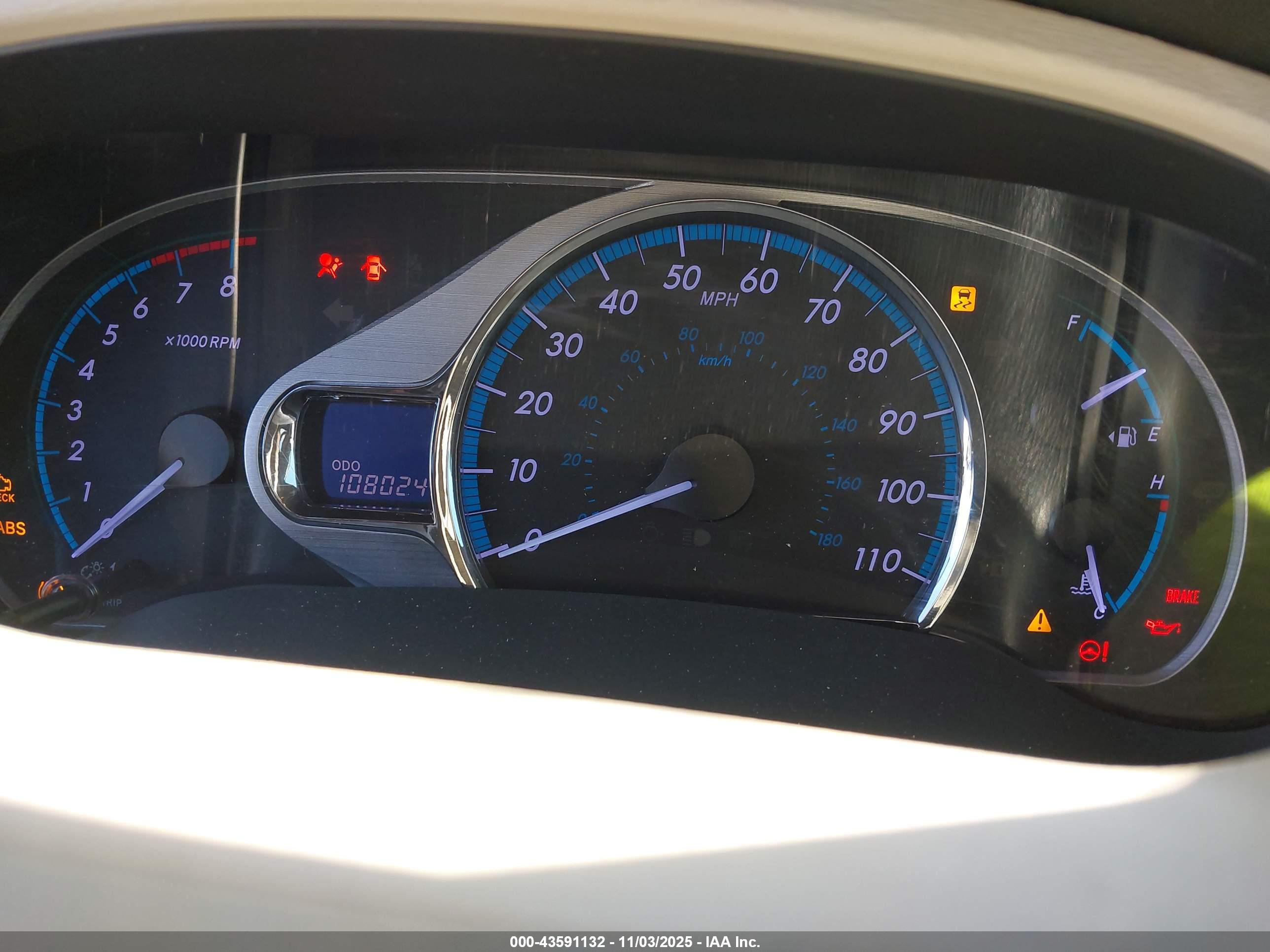 TOYOTA SIENNA image 7