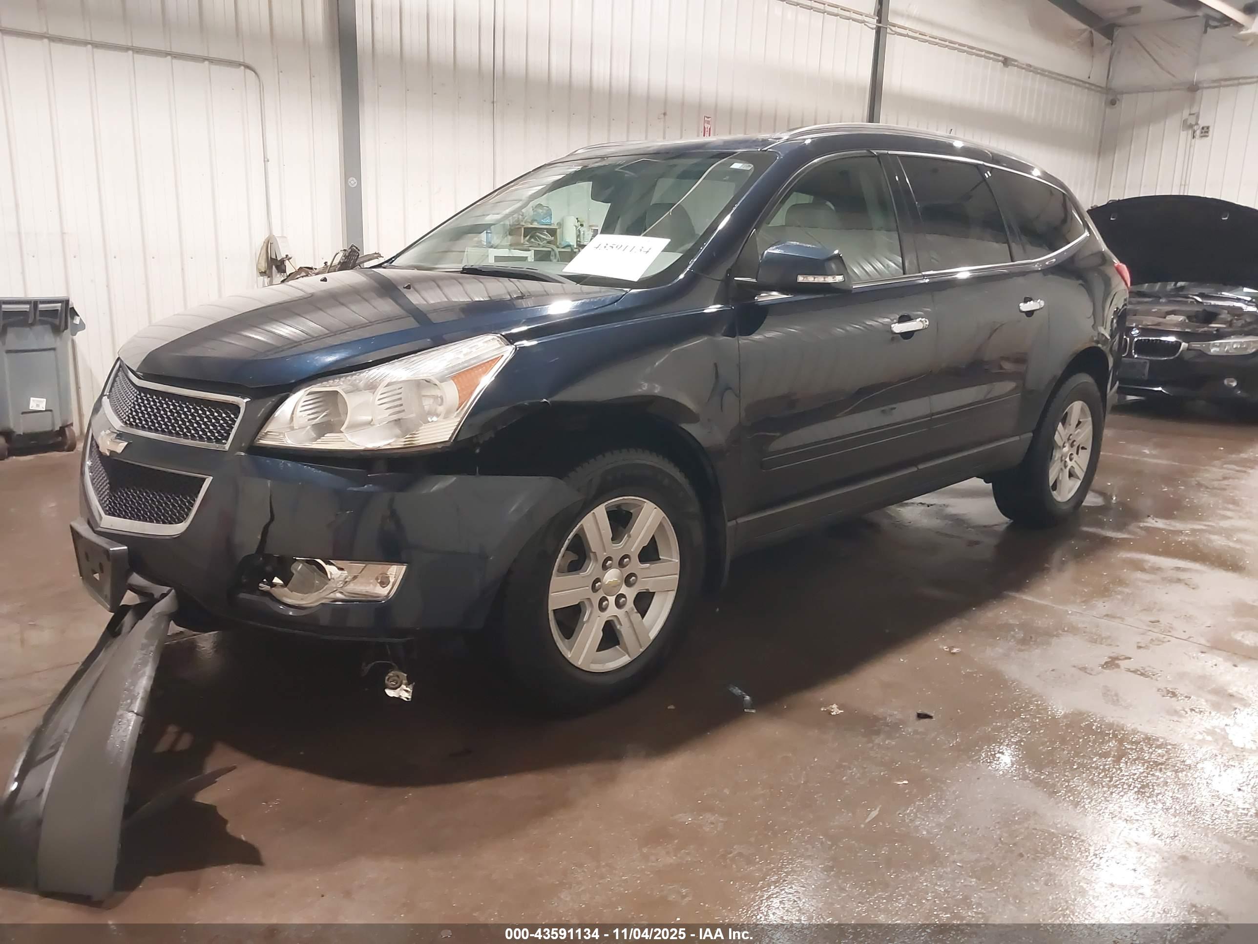 CHEVROLET TRAVERSE image 2