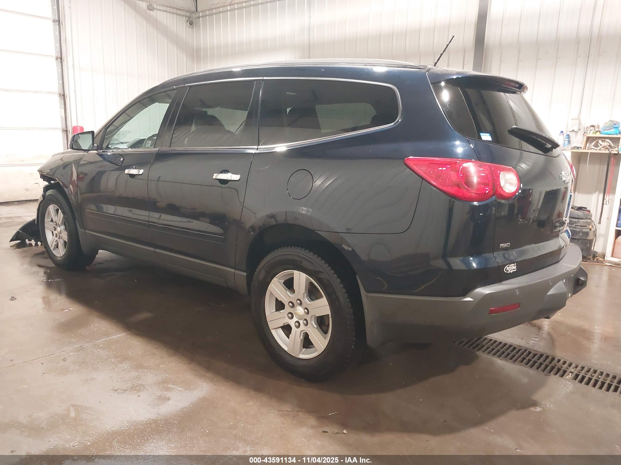 CHEVROLET TRAVERSE image 3