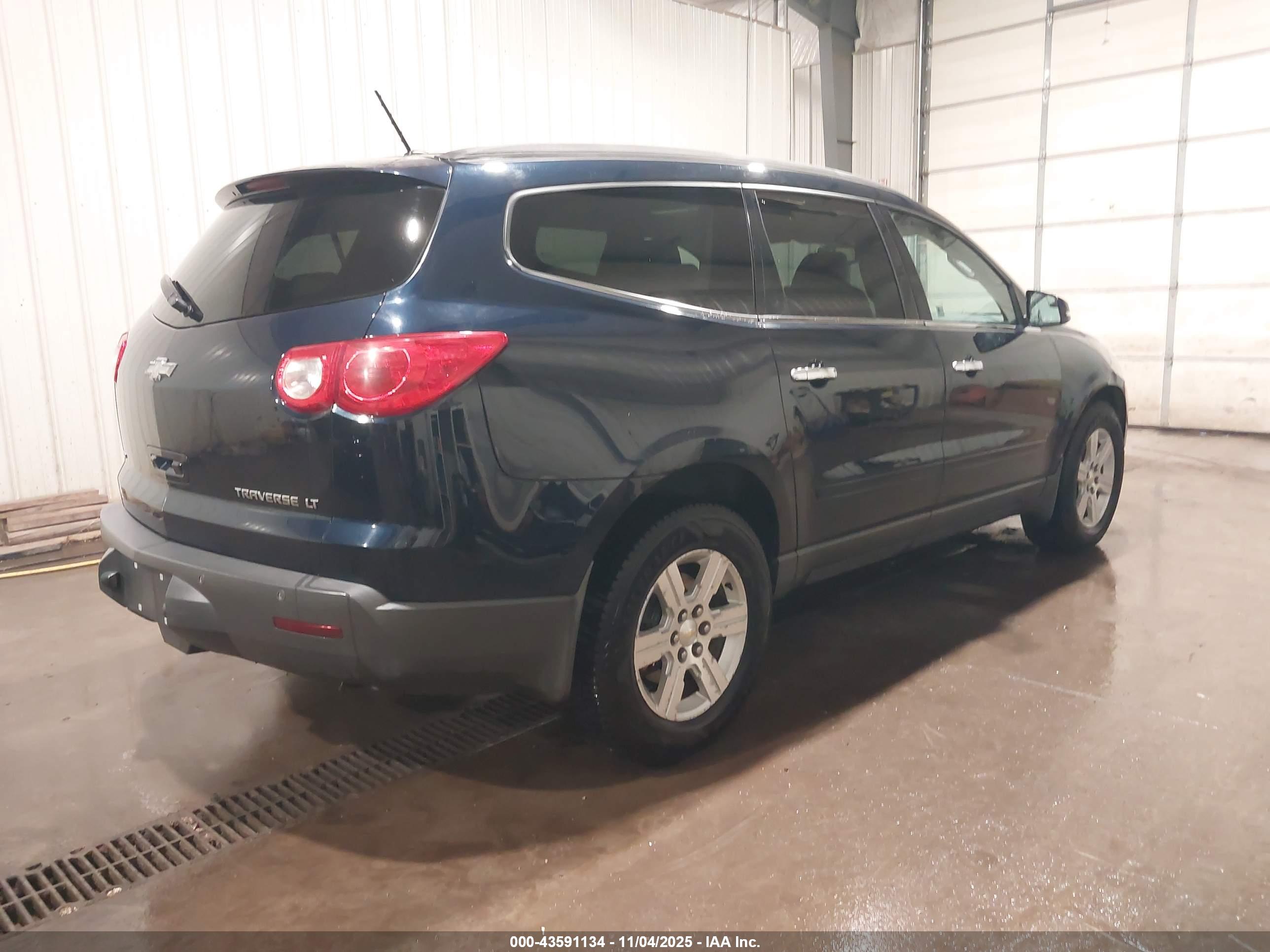 CHEVROLET TRAVERSE image 4